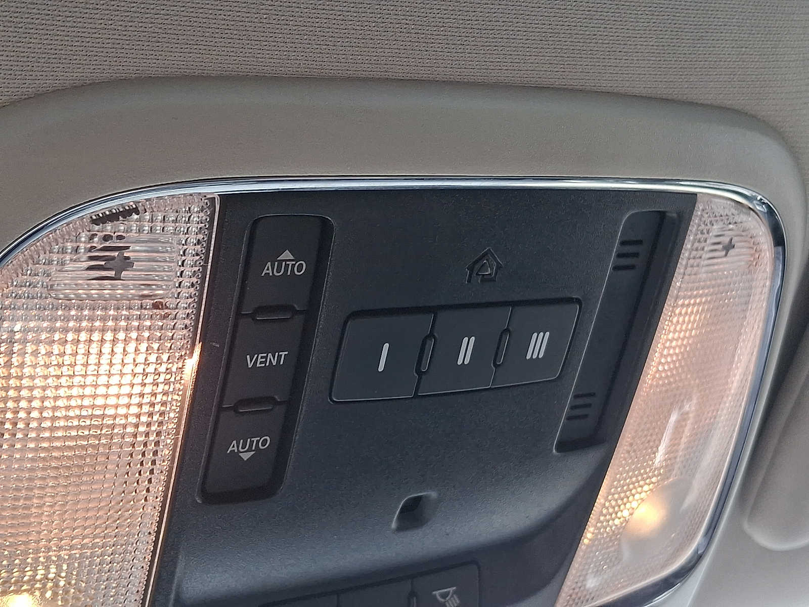 Thumbnail: 2012 Jeep Grand Cherokee - 24
