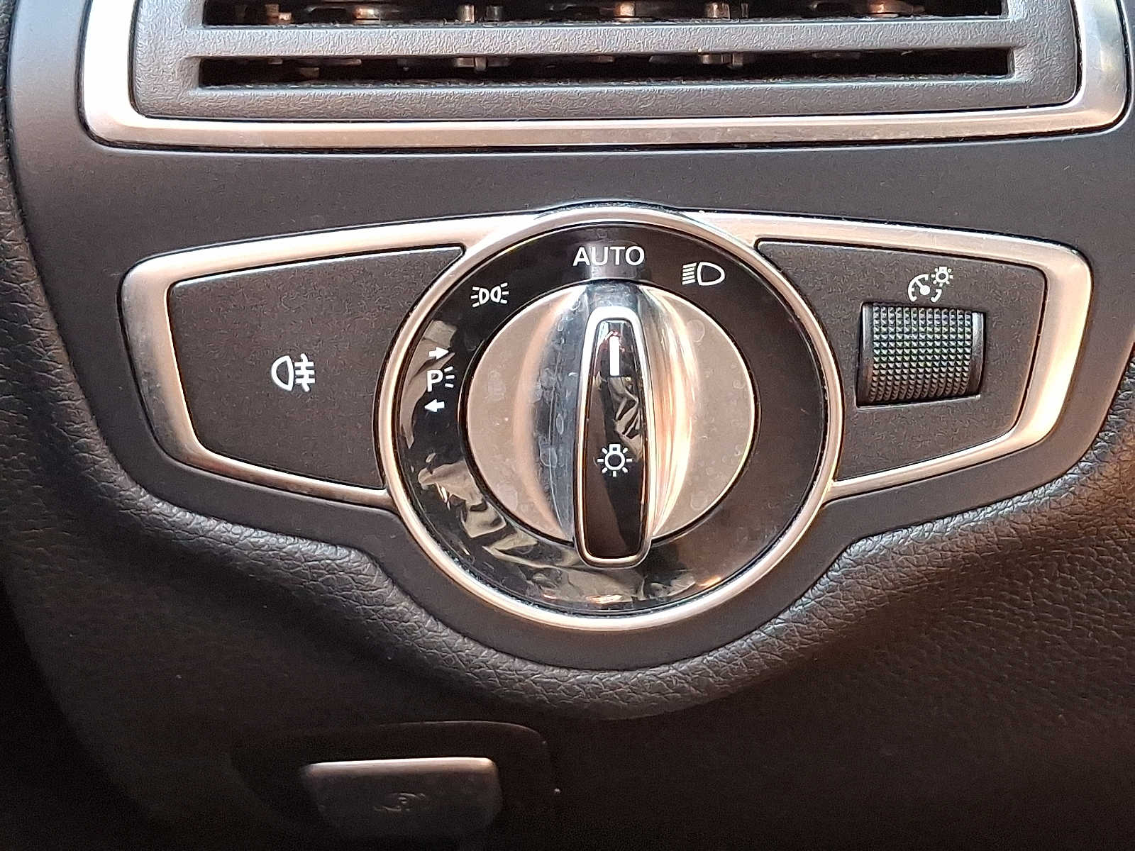Thumbnail: 2016 Mercedes-Benz C-Class - 21