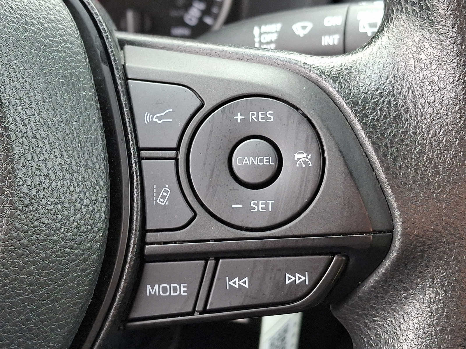 Thumbnail: 2022 Toyota RAV4 - 18