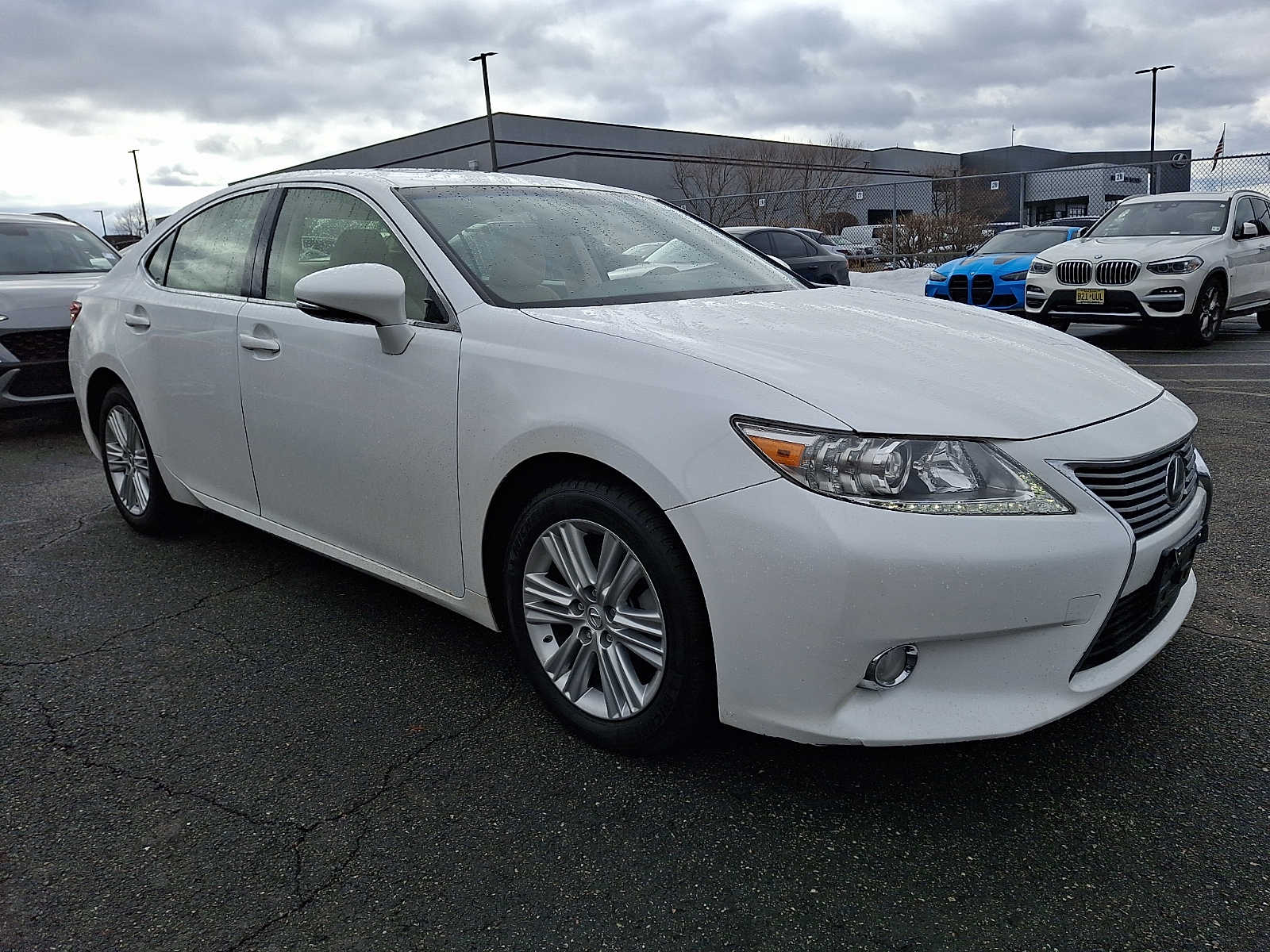 Thumbnail: 2015 Lexus ES - 3
