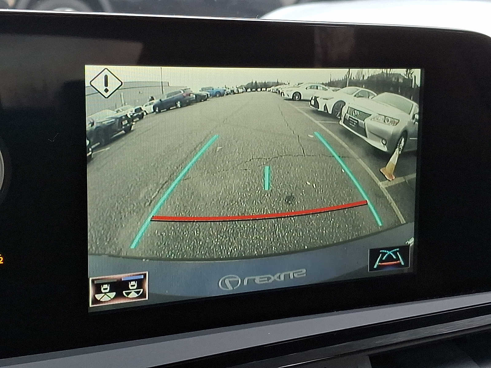 Thumbnail: 2022 Lexus ES - 15