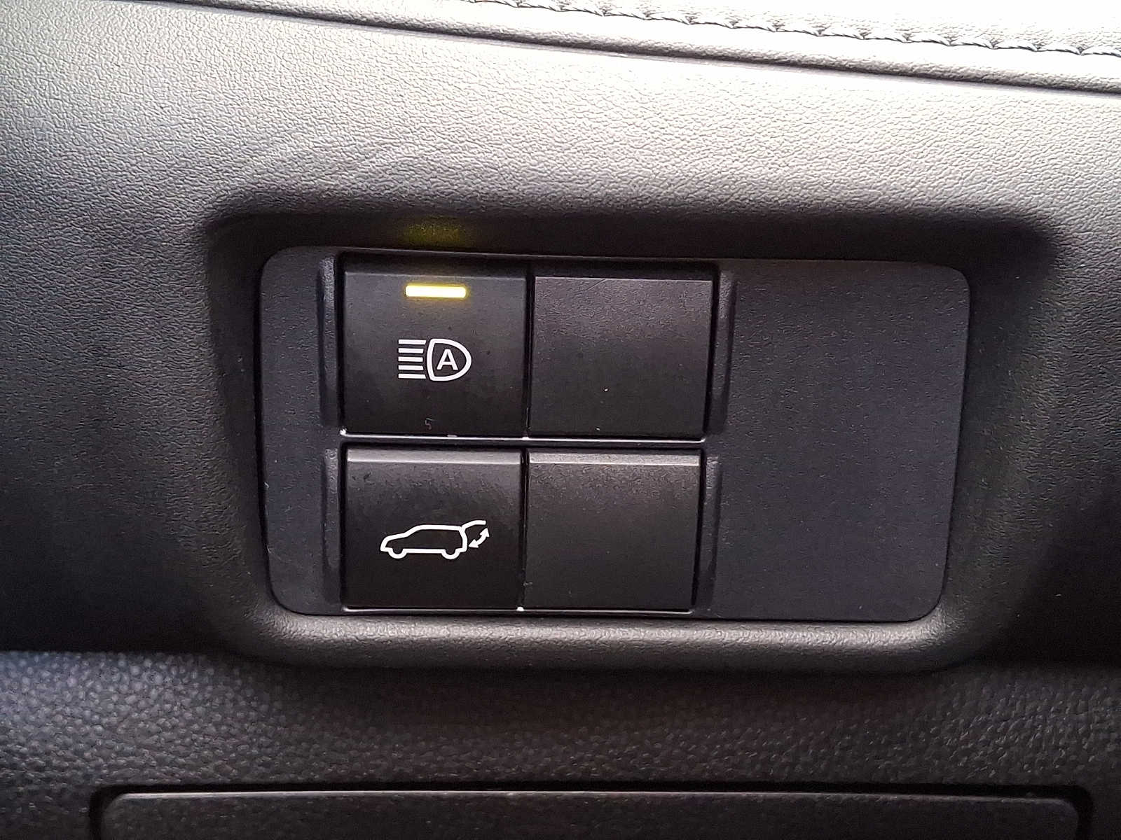 Thumbnail: 2021 Toyota Highlander - 24