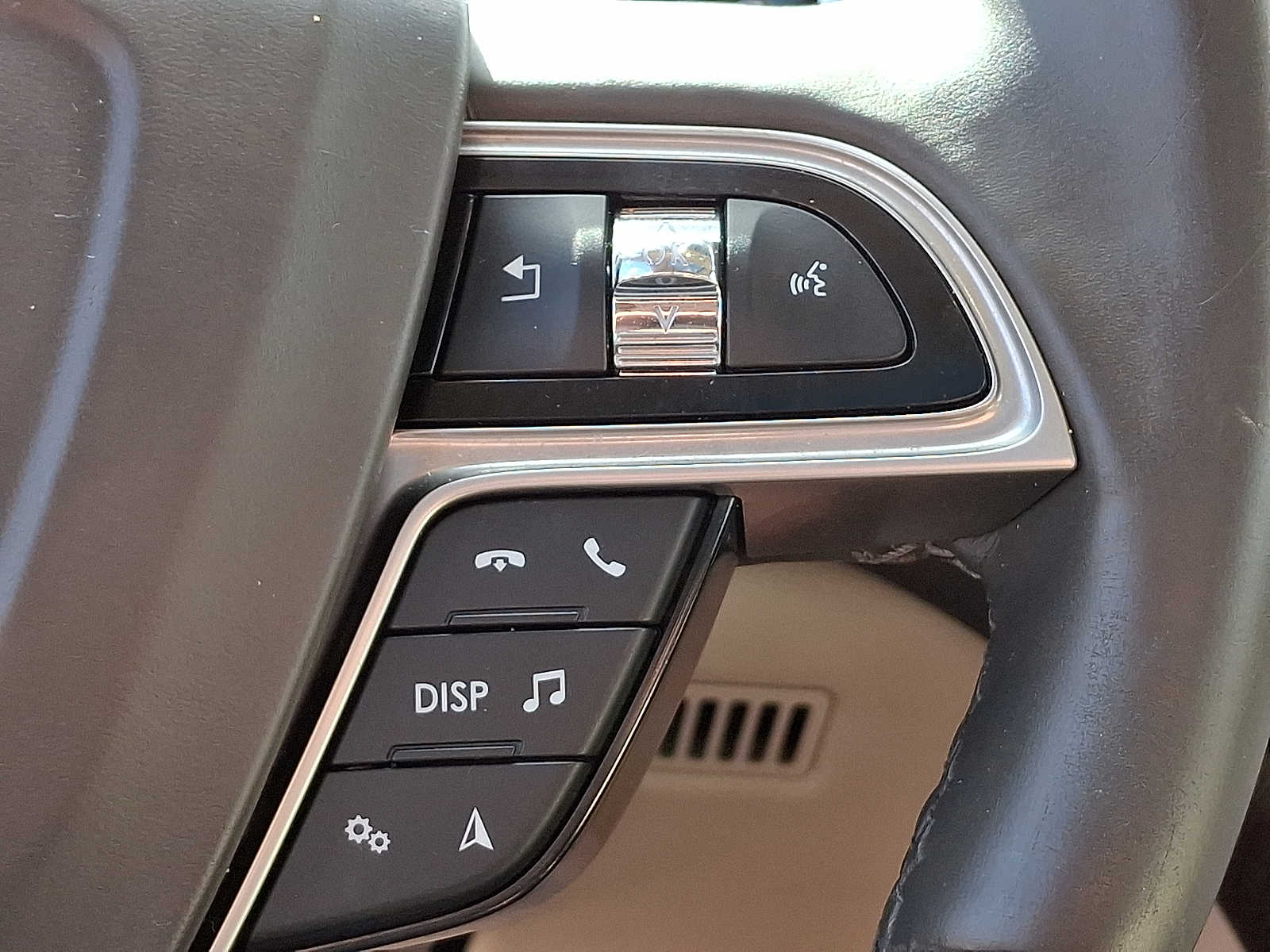 Thumbnail: 2020 Lincoln Nautilus - 19