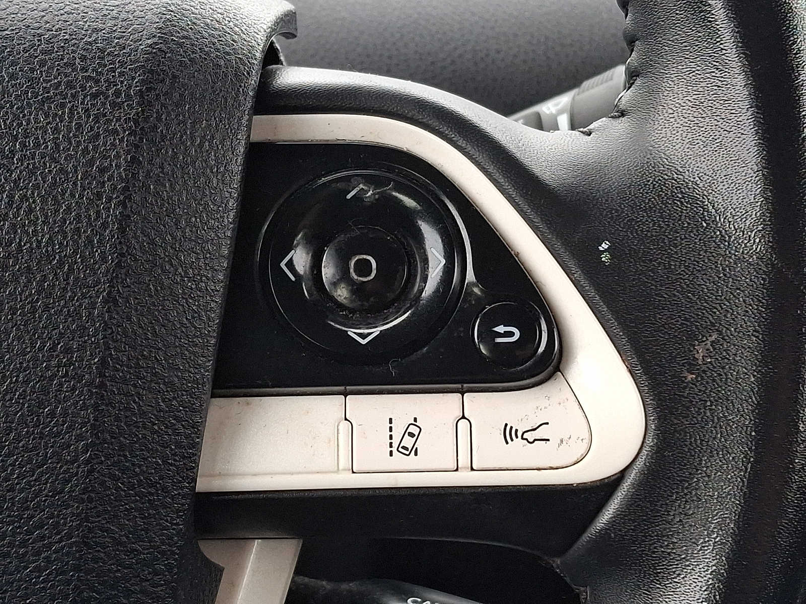 Thumbnail: 2017 Toyota Prius Prime - 18