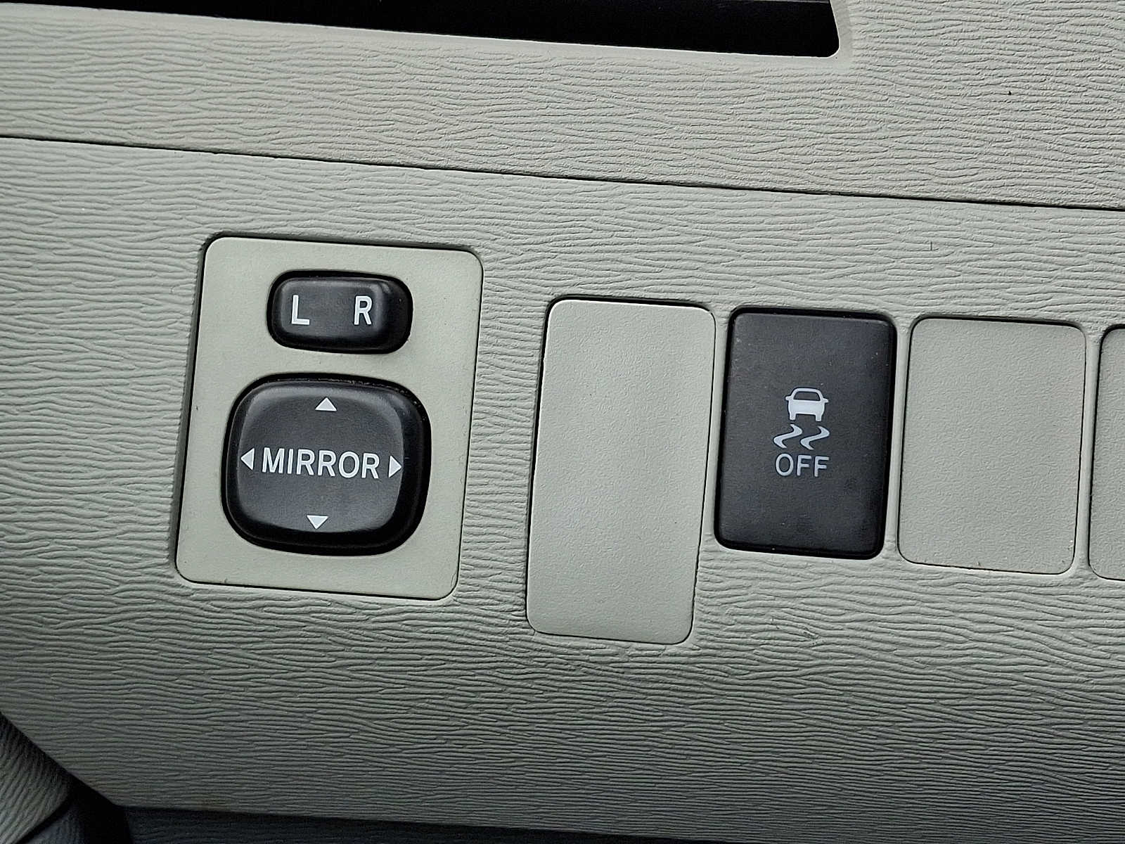 Thumbnail: 2012 Toyota Sienna - 23