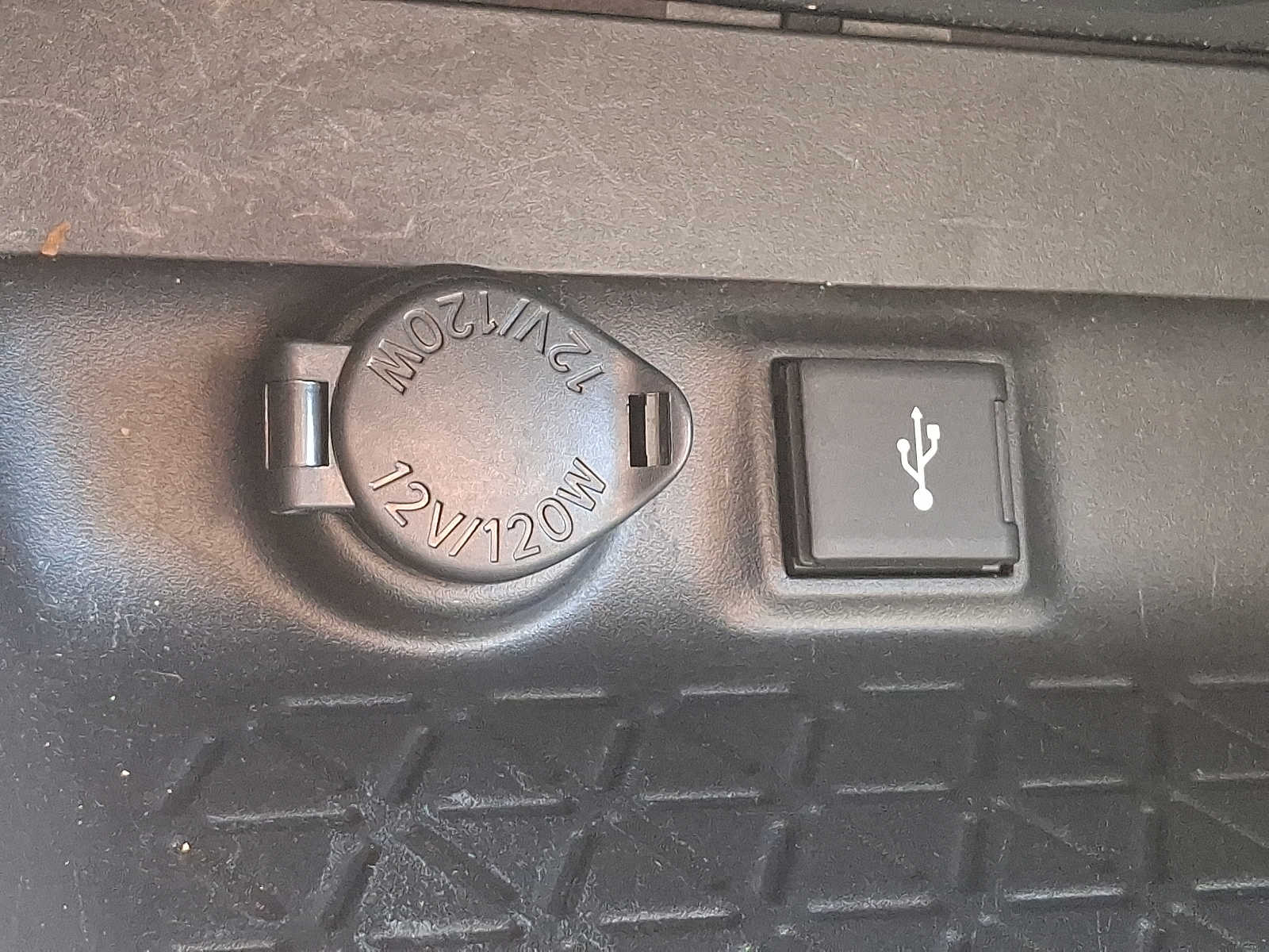 2020 Toyota RAV4 LE 19