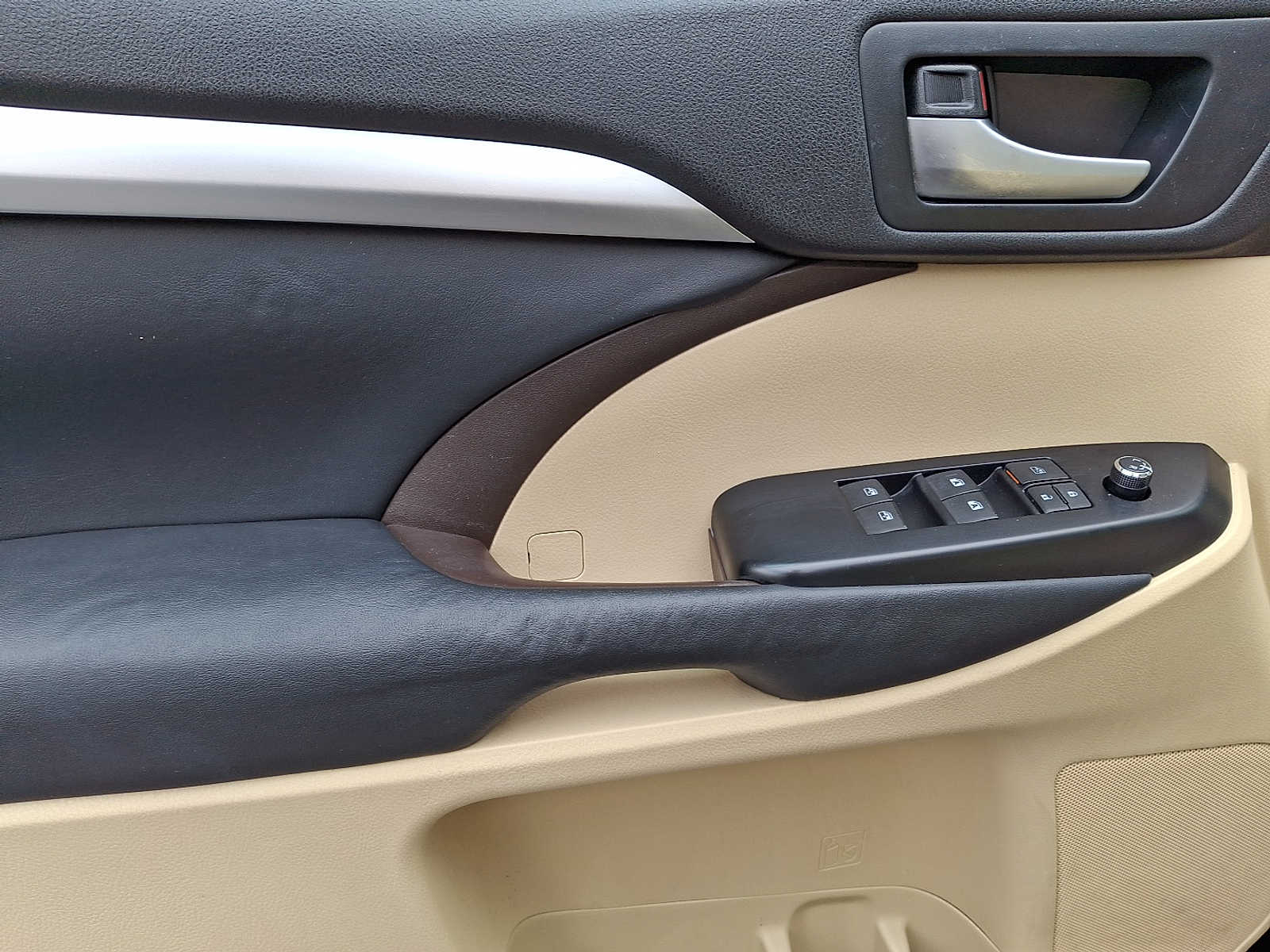 Thumbnail: 2014 Toyota Highlander - 9