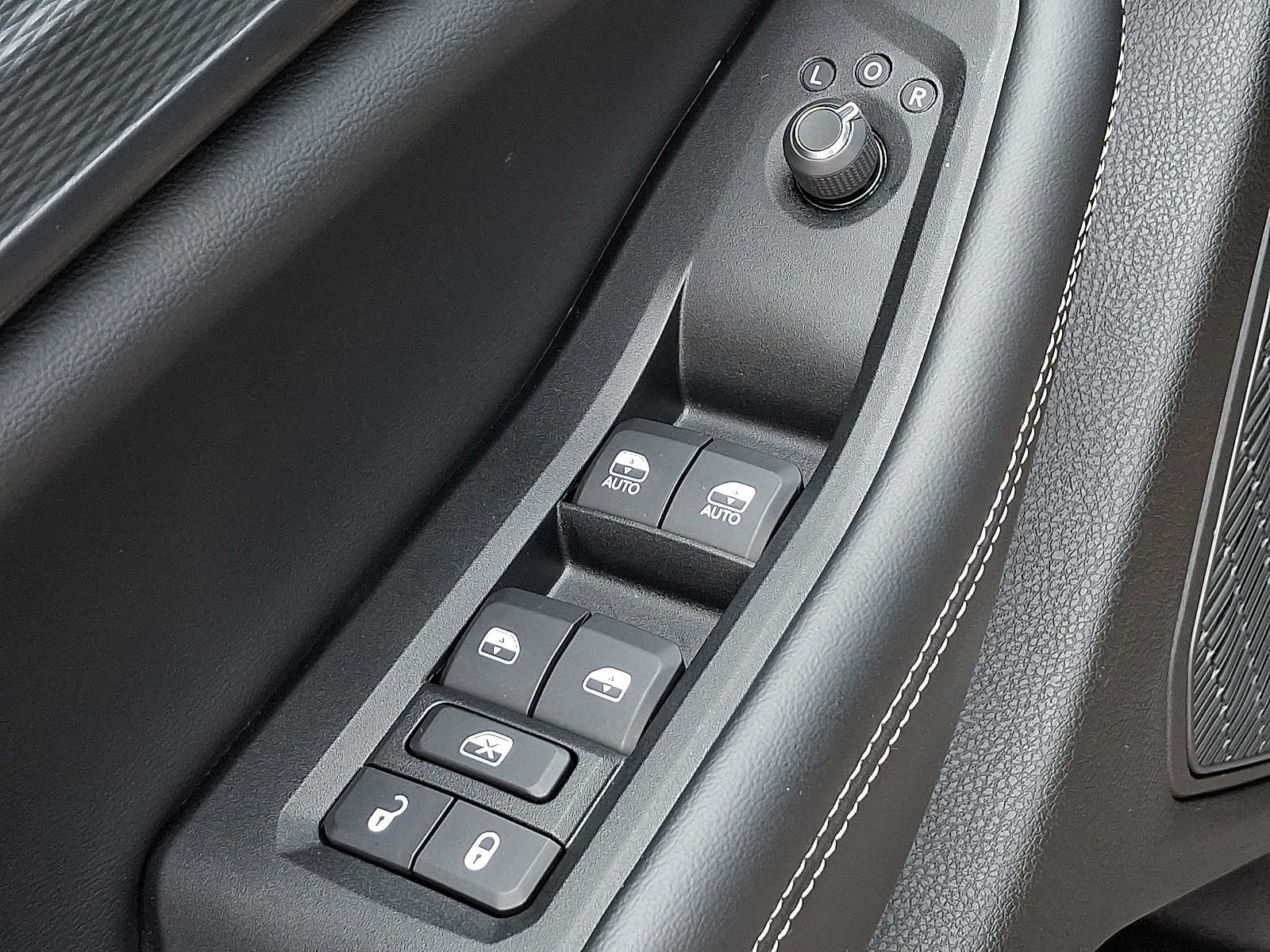 2023 Jeep Grand Cherokee Laredo 25