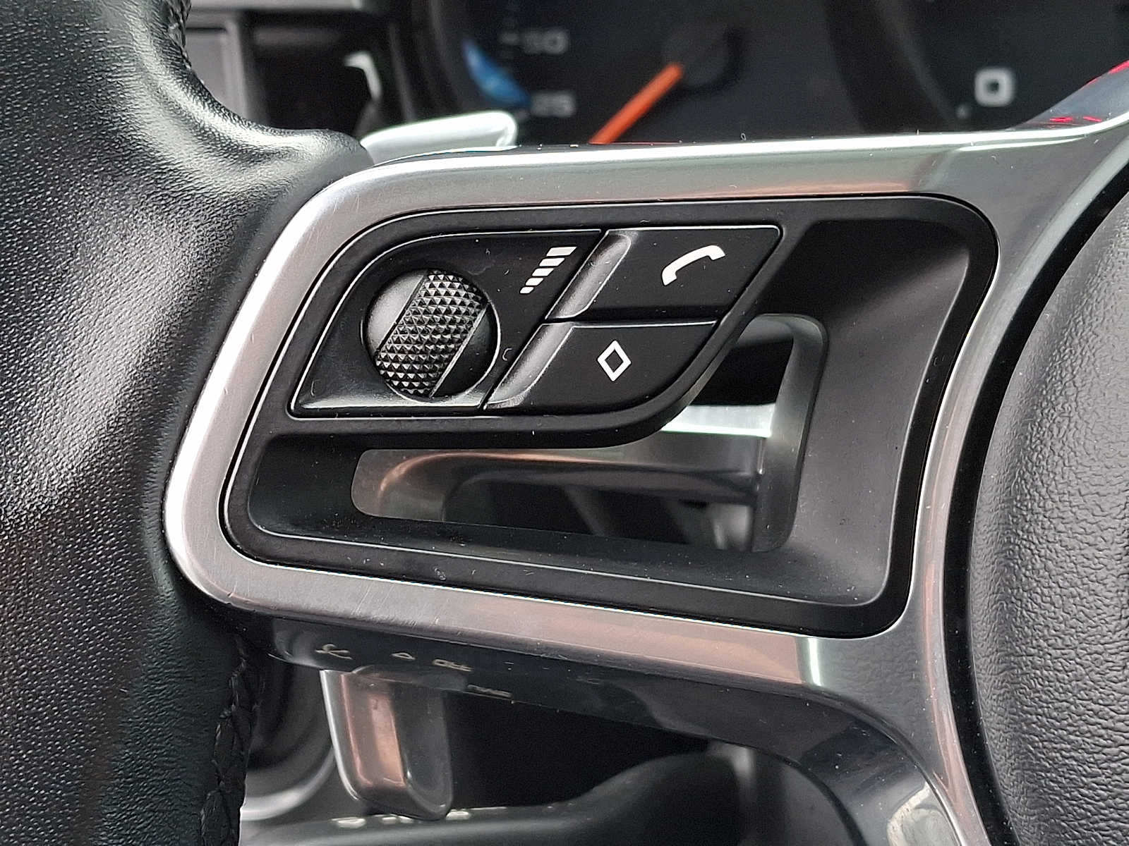 Thumbnail: 2019 Porsche Macan - 19