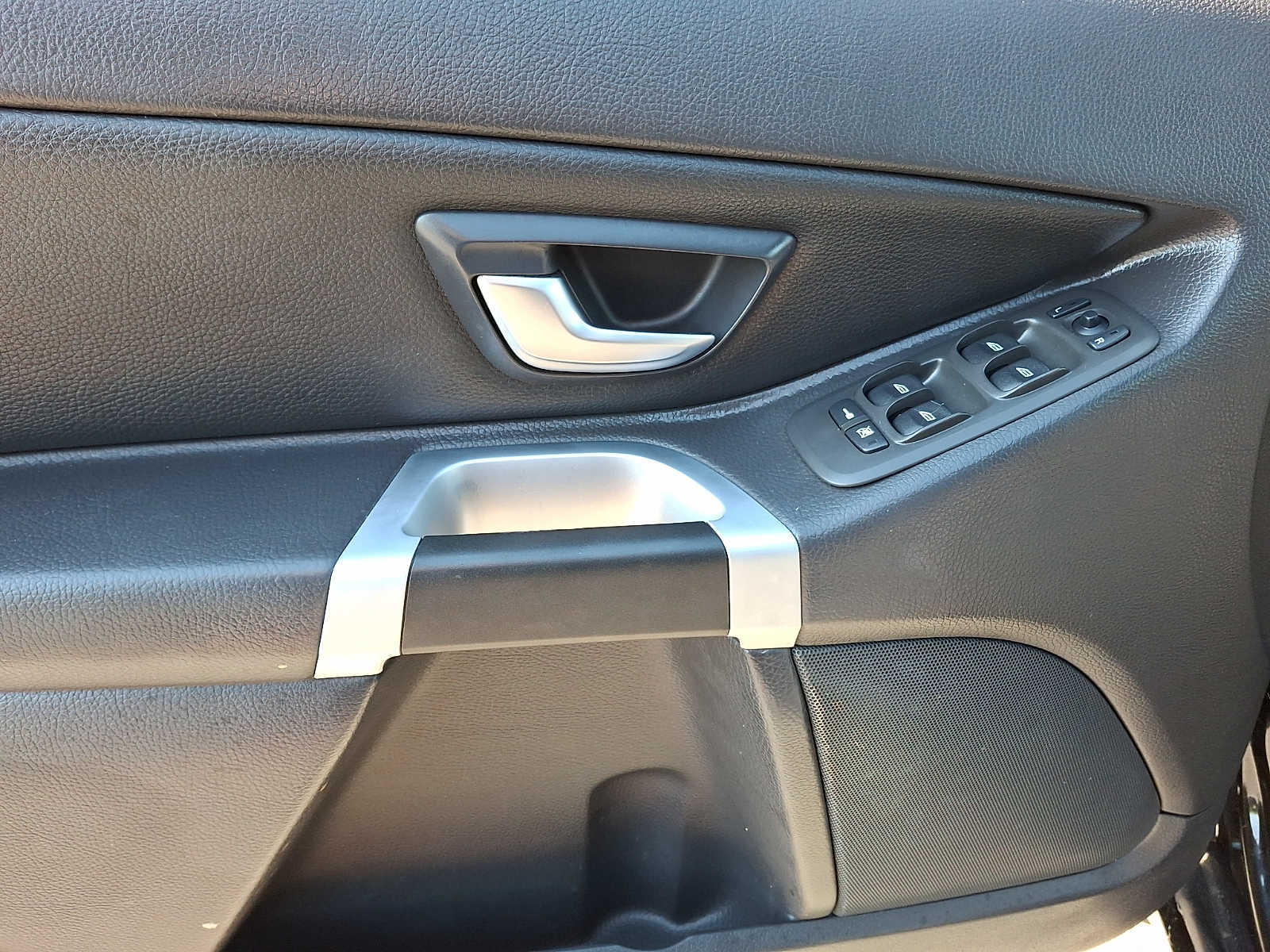 Thumbnail: 2013 Volvo XC90 - 10