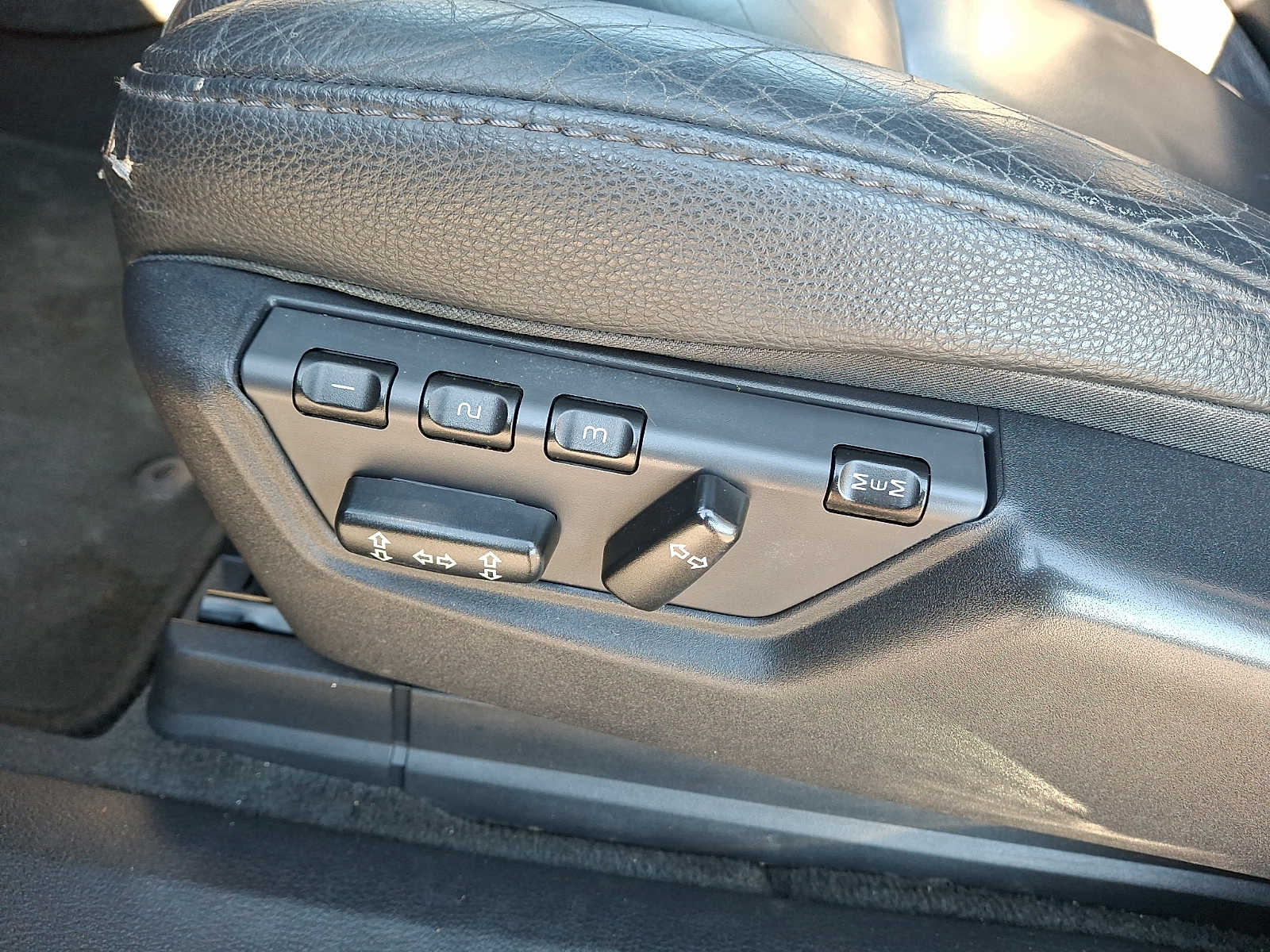 Thumbnail: 2013 Volvo XC90 - 12