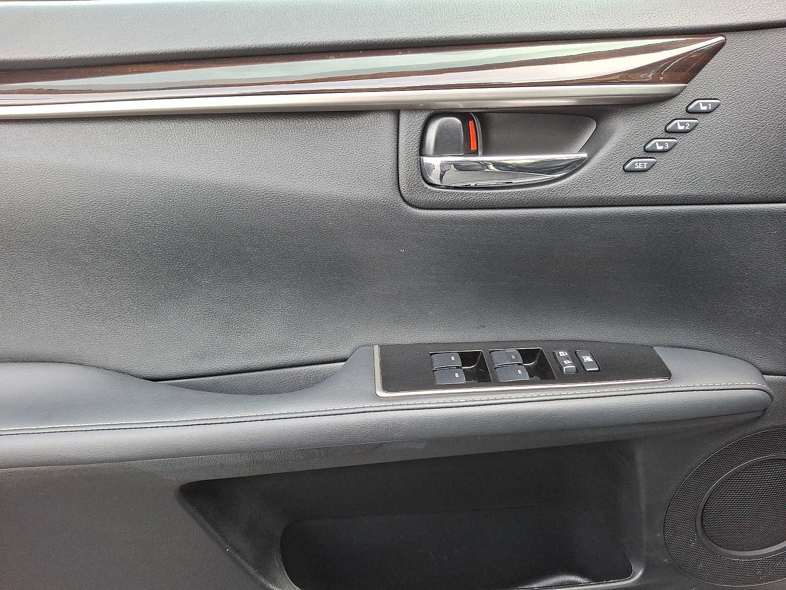 Thumbnail: 2018 Lexus ES - 9