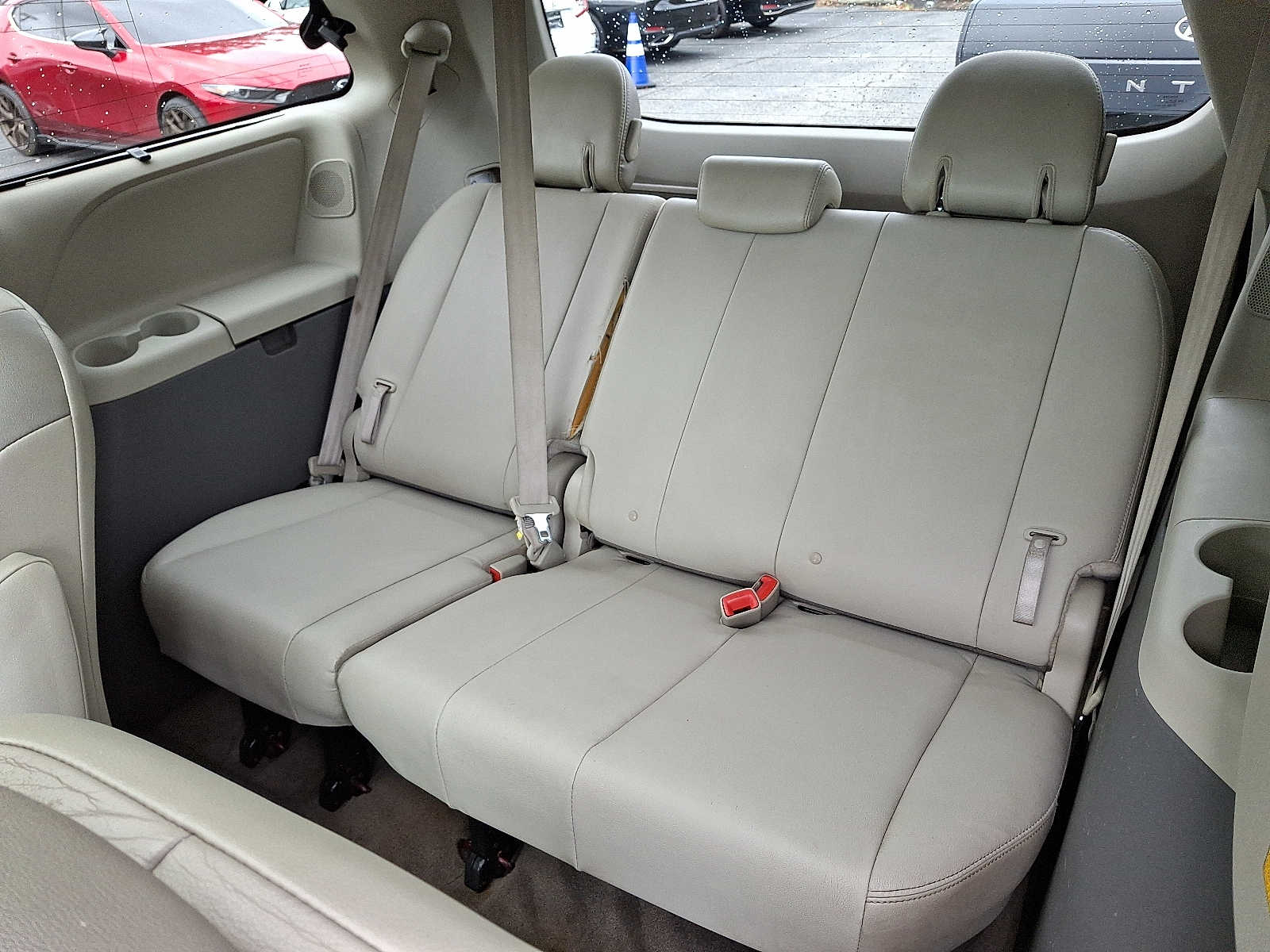 Thumbnail: 2013 Toyota Sienna - 9