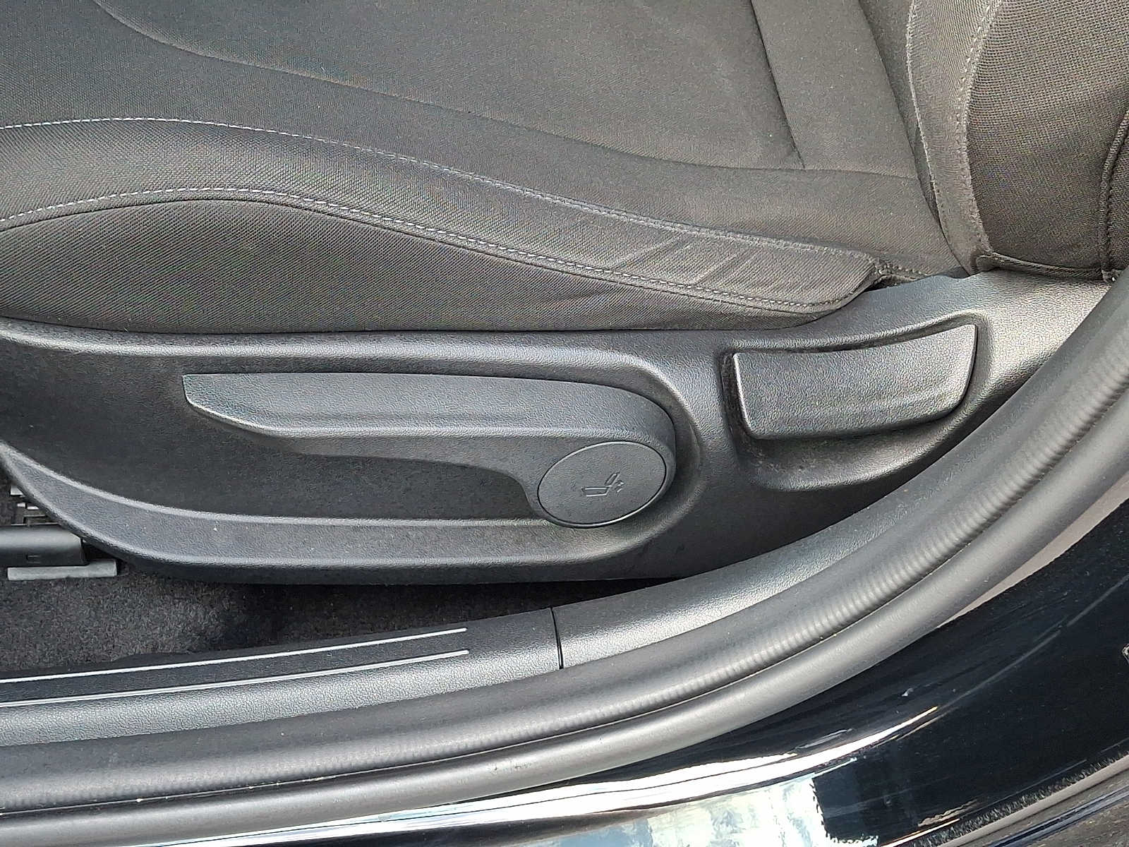 Thumbnail: 2023 Hyundai Elantra - 11