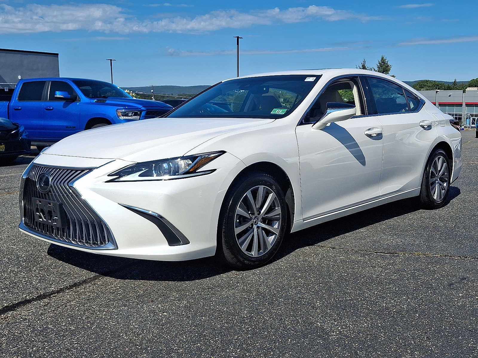 Thumbnail: 2019 Lexus ES - 1
