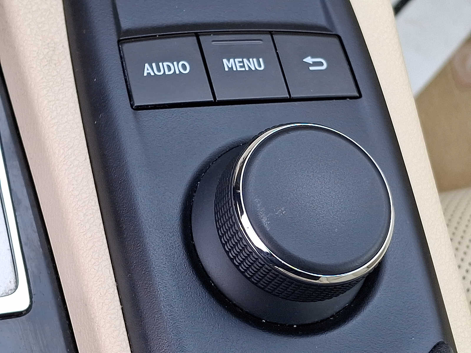 Thumbnail: 2015 Lexus ES - 23