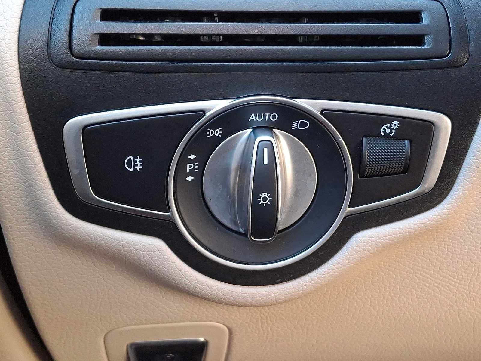 Thumbnail: 2022 Mercedes-Benz GLC - 20