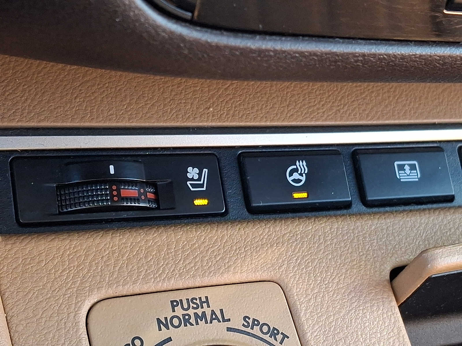 Thumbnail: 2018 Lexus ES - 17