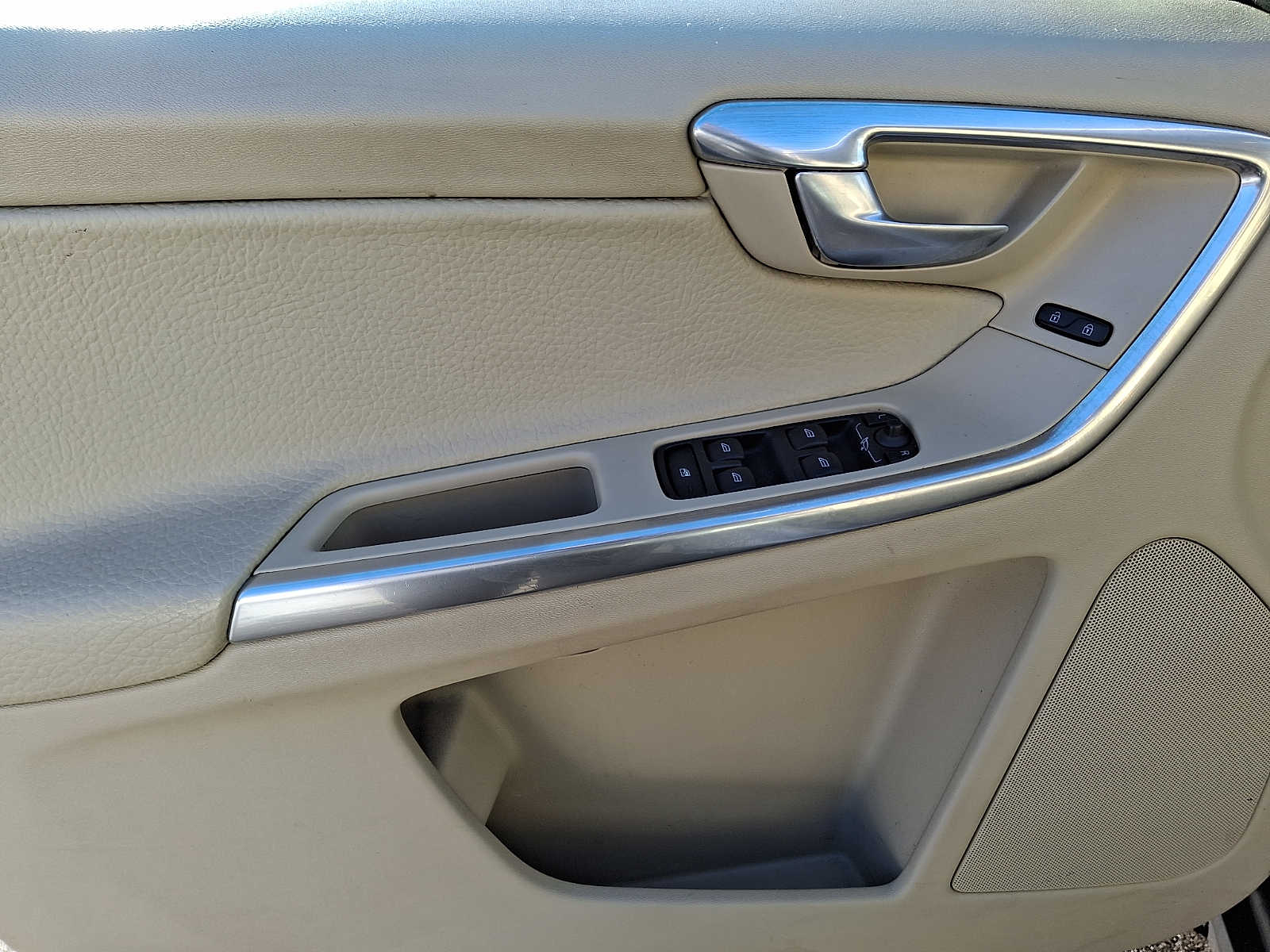 Thumbnail: 2012 Volvo XC60 - 10