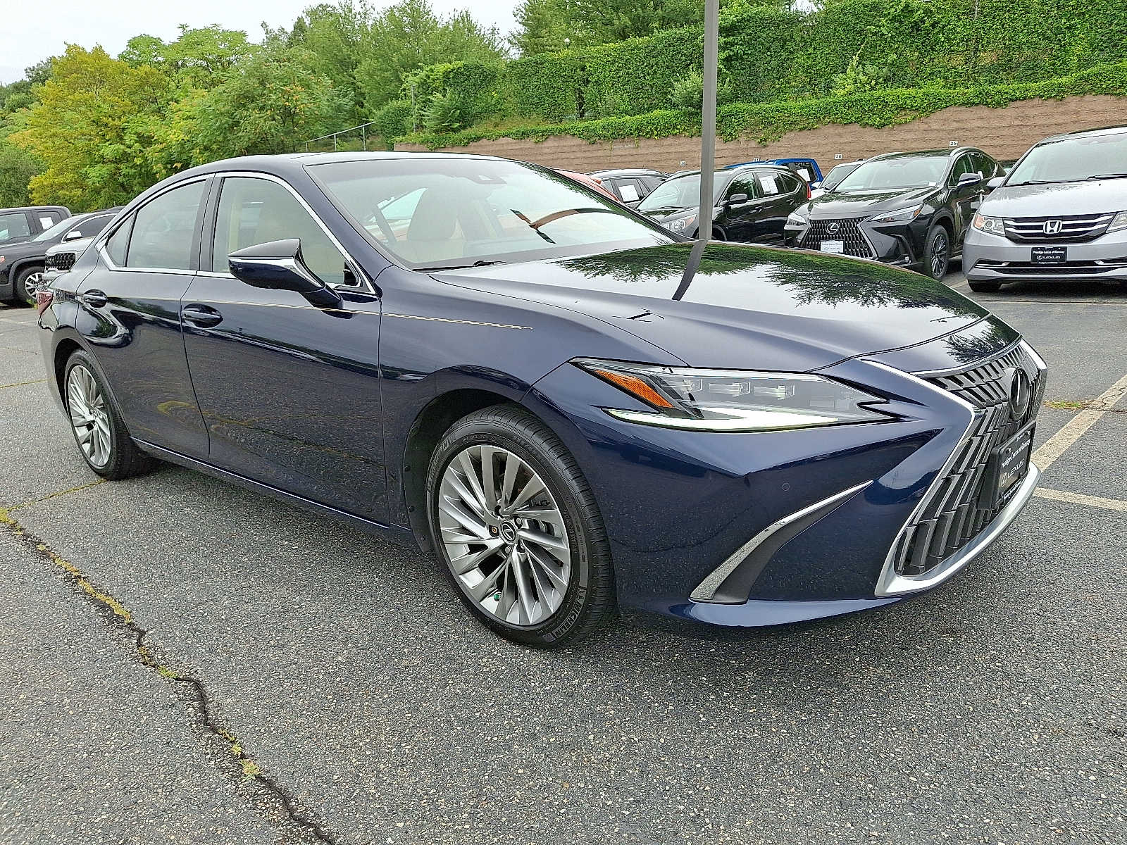 Thumbnail: 2022 Lexus ES - 3