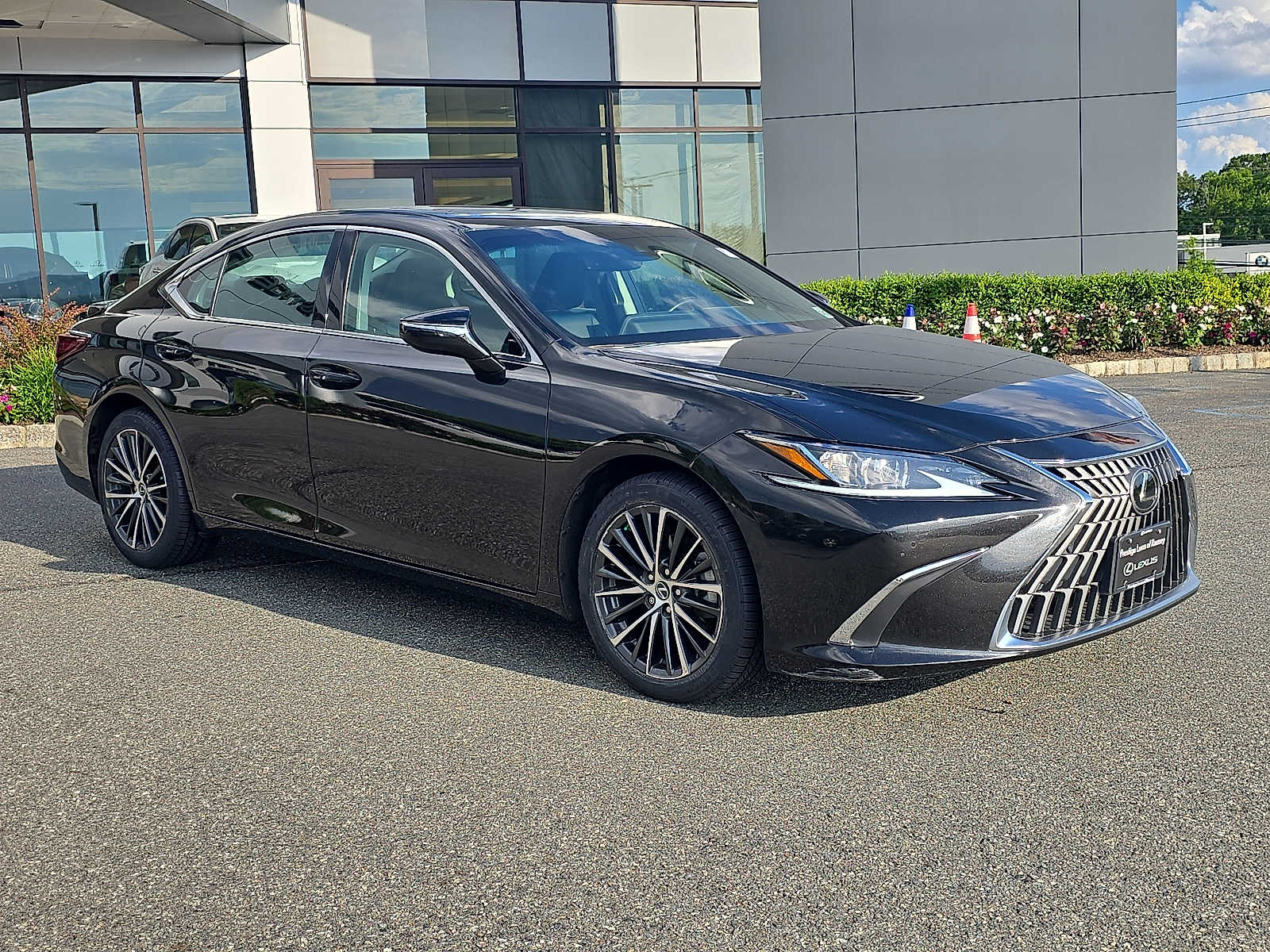 Thumbnail: 2023 Lexus ES - 3