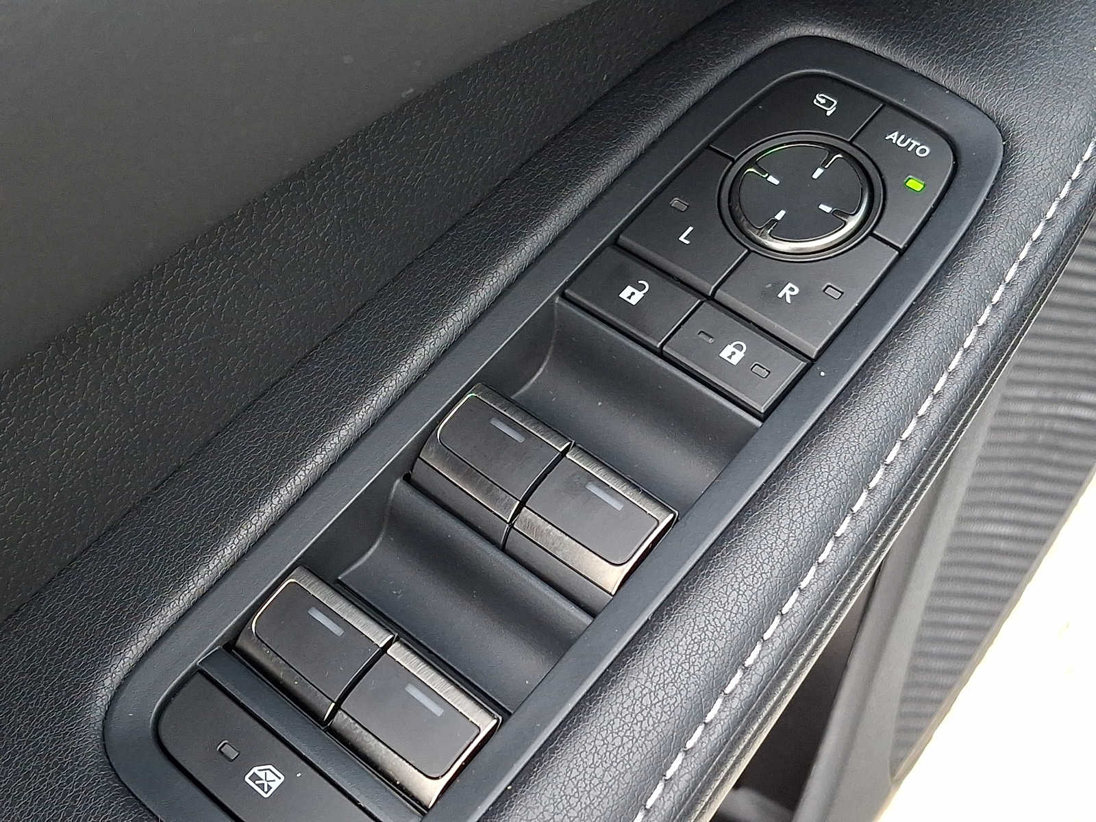 Thumbnail: 2023 Lexus RX - 24