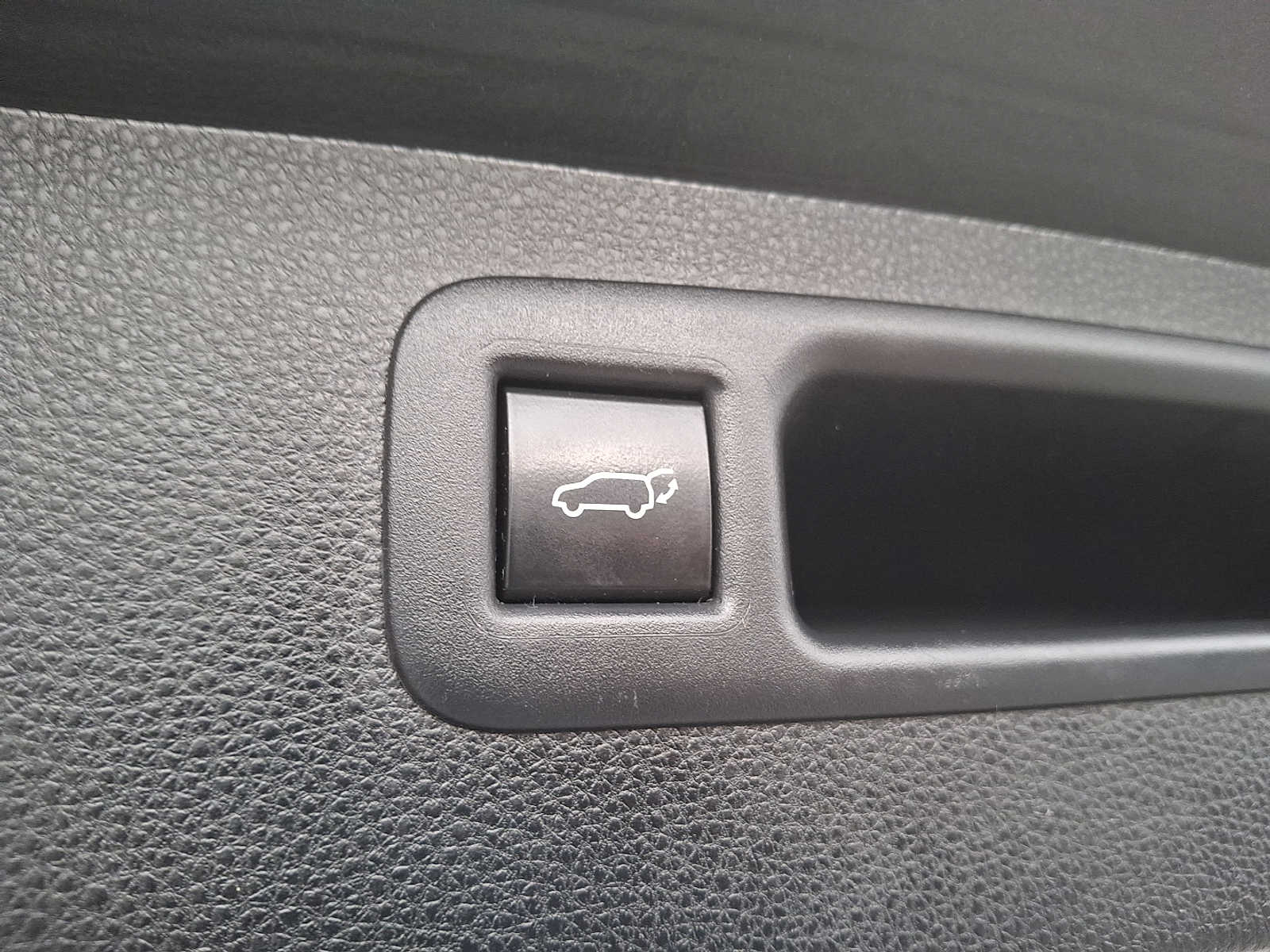 Thumbnail: 2023 Toyota Highlander - 27