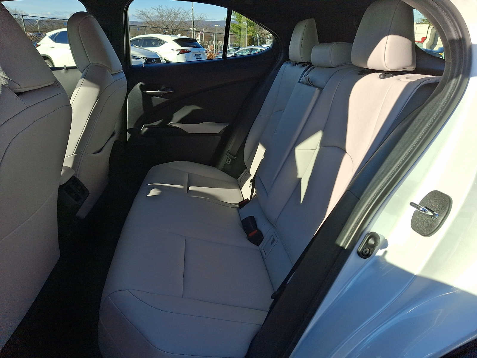 Thumbnail: 2022 Lexus UX - 9