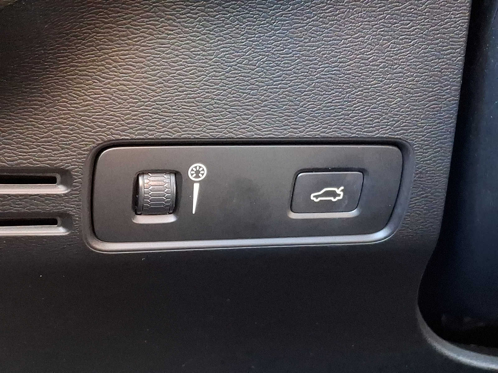 Thumbnail: 2019 Volvo XC40 - 24