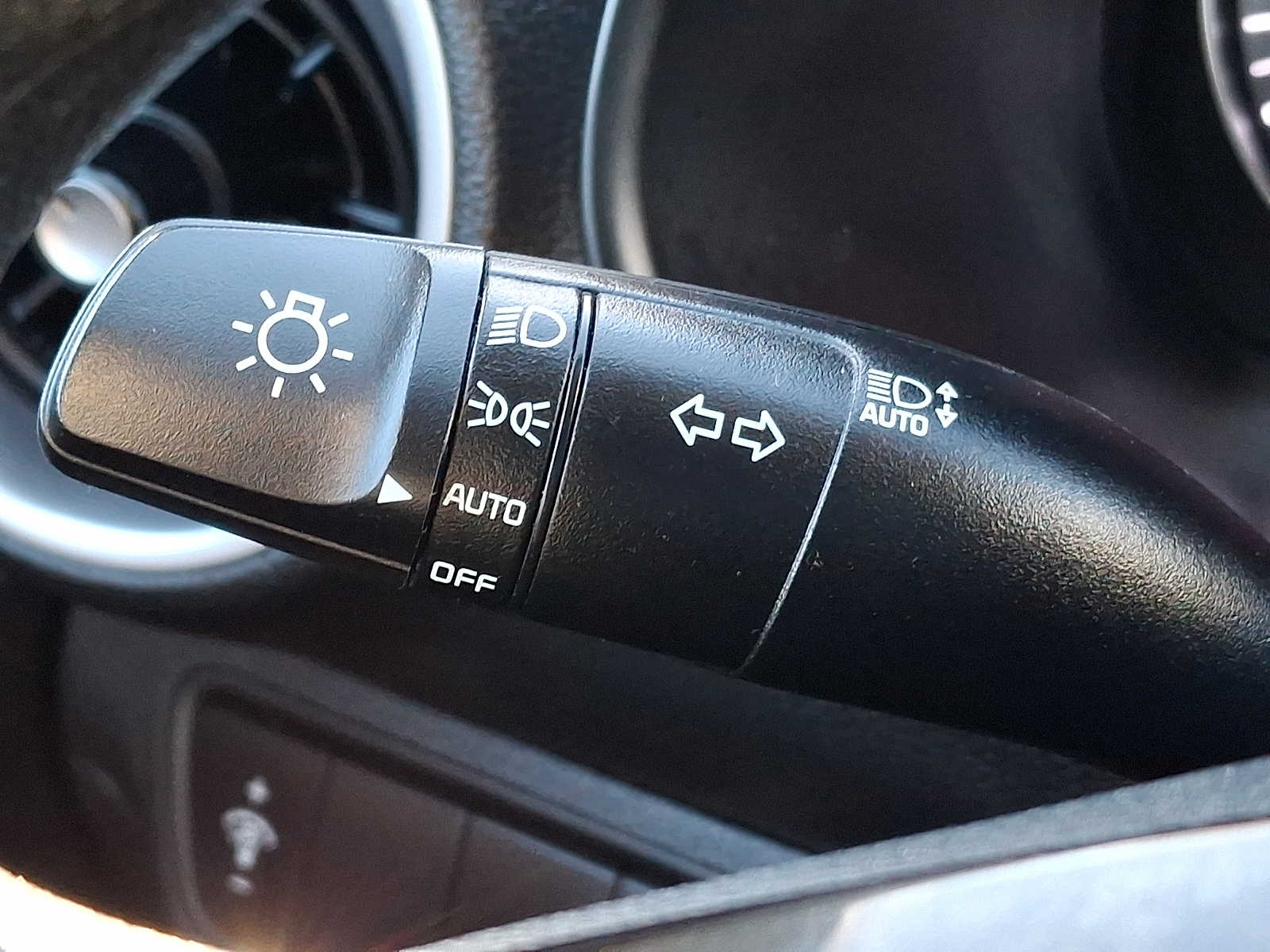 Thumbnail: 2023 Kia Forte - 24