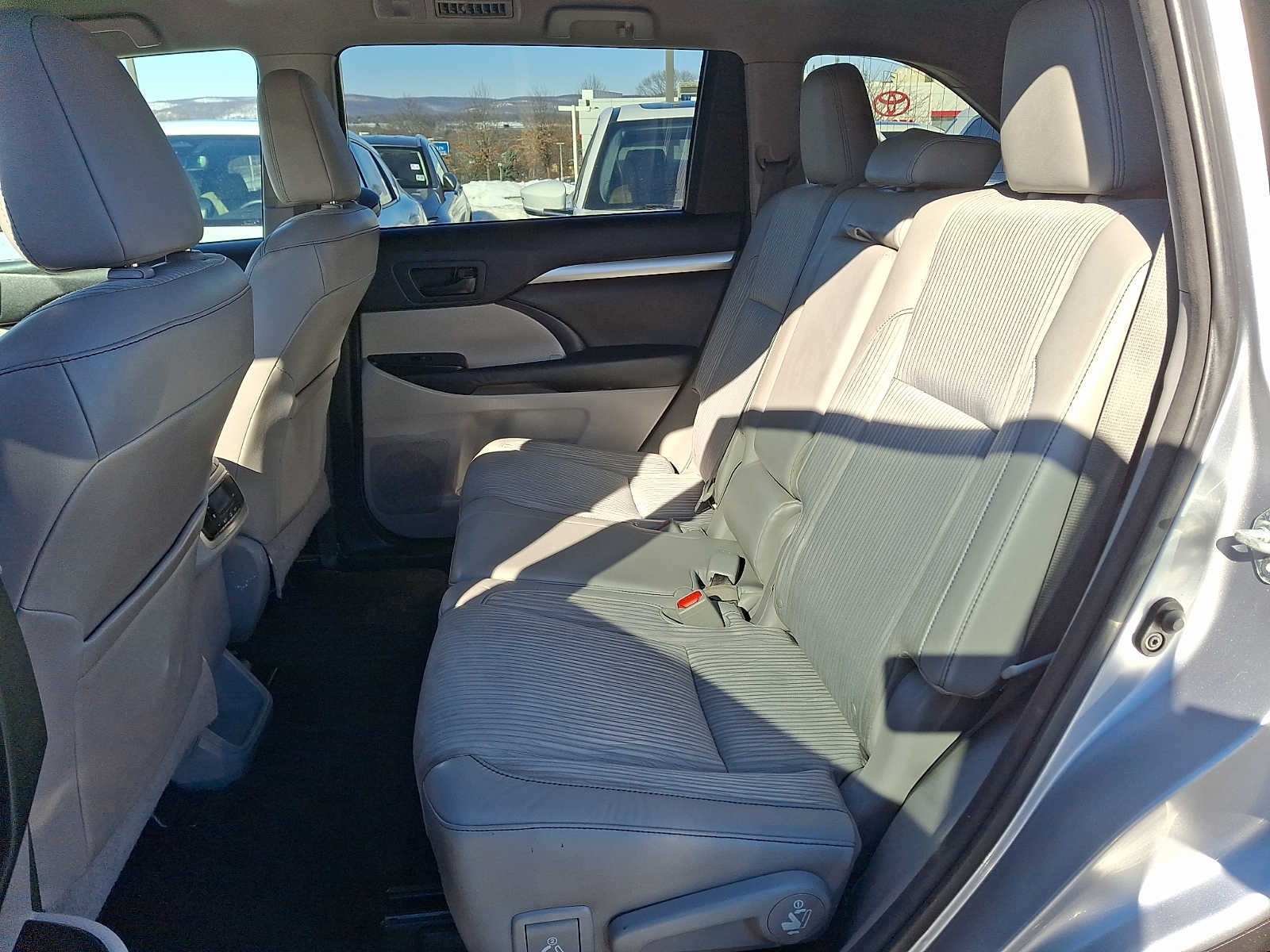 Thumbnail: 2015 Toyota Highlander - 7