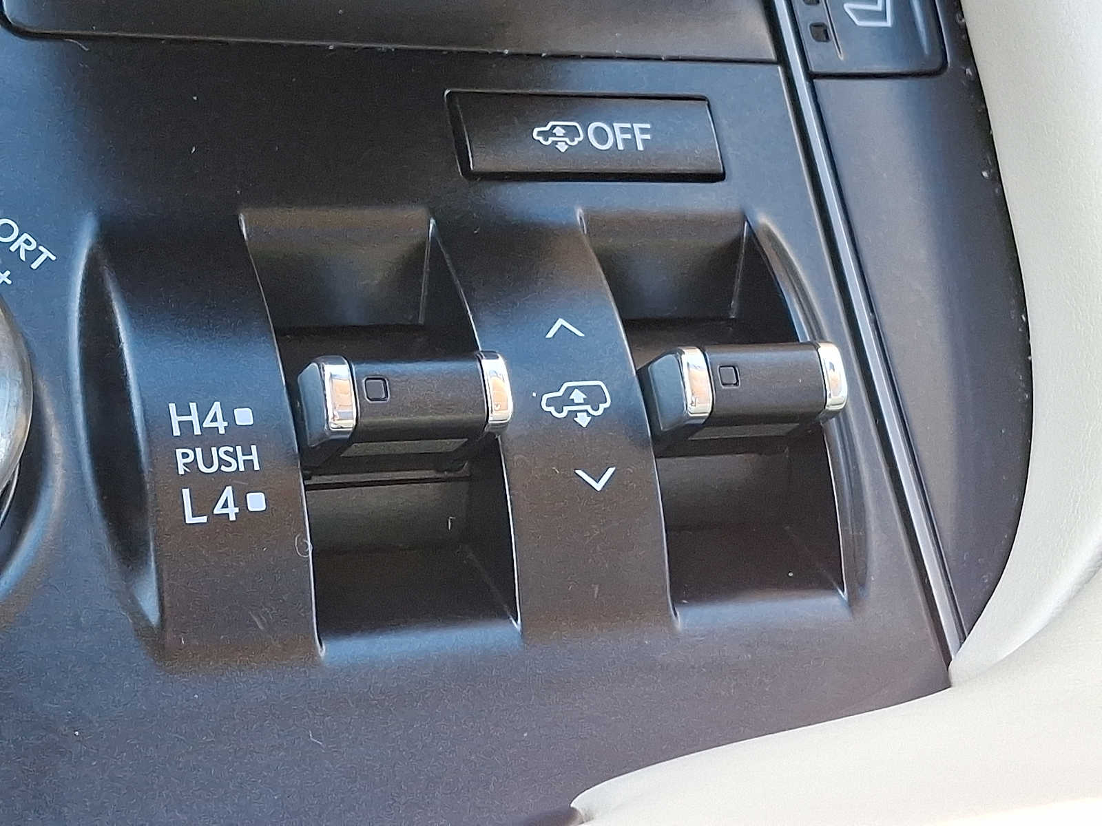 Thumbnail: 2020 Lexus LX - 25