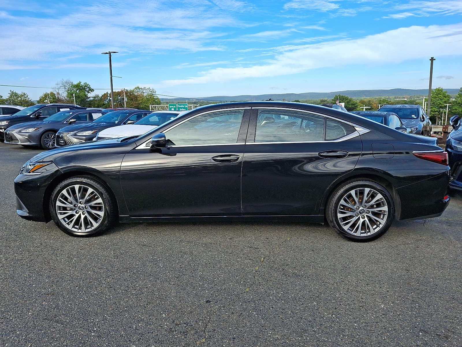 Thumbnail: 2019 Lexus ES - 5