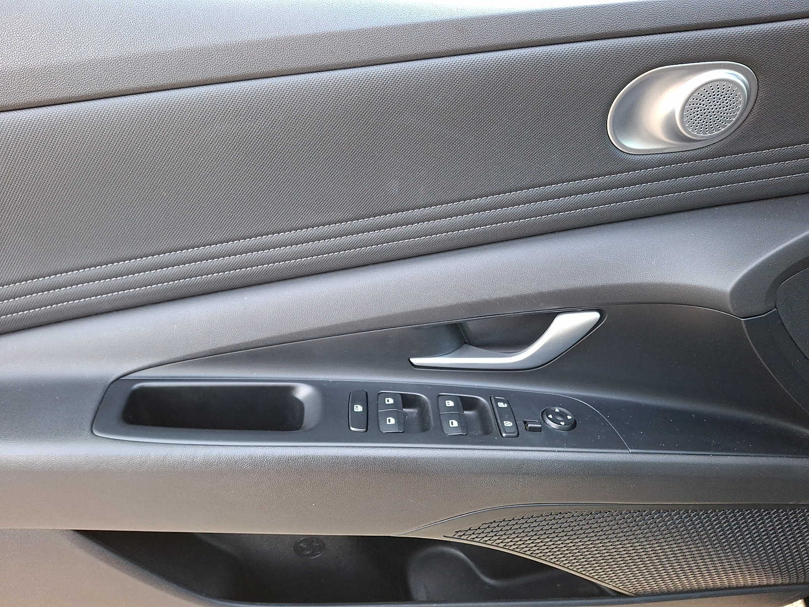 Thumbnail: 2023 Hyundai Elantra - 9