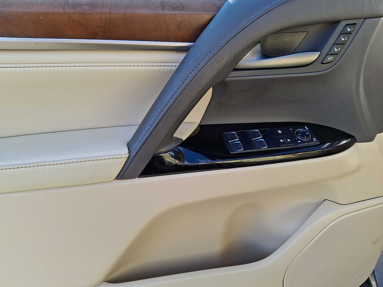 Thumbnail: 2020 Lexus LX - 10