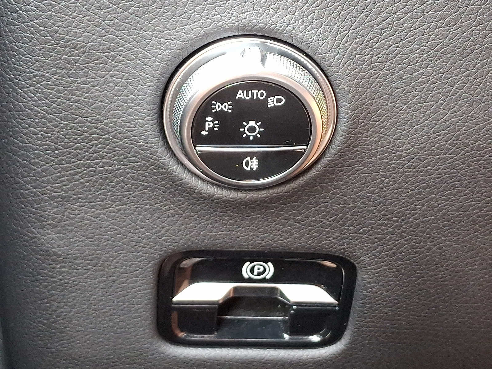 Thumbnail: 2023 Mercedes-Benz GLC - 22