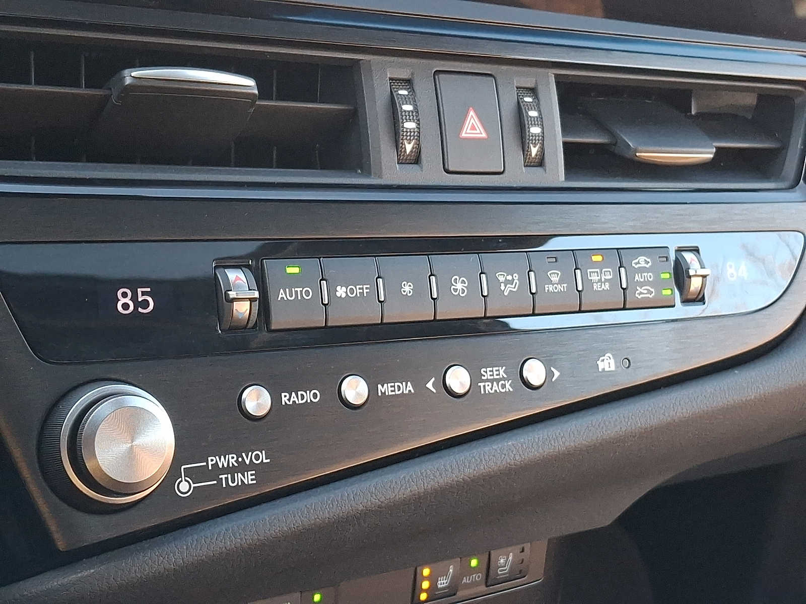 Thumbnail: 2023 Lexus ES - 14