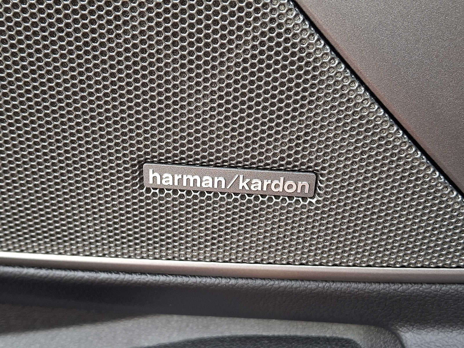 Thumbnail: 2023 BMW 3 Series - 25