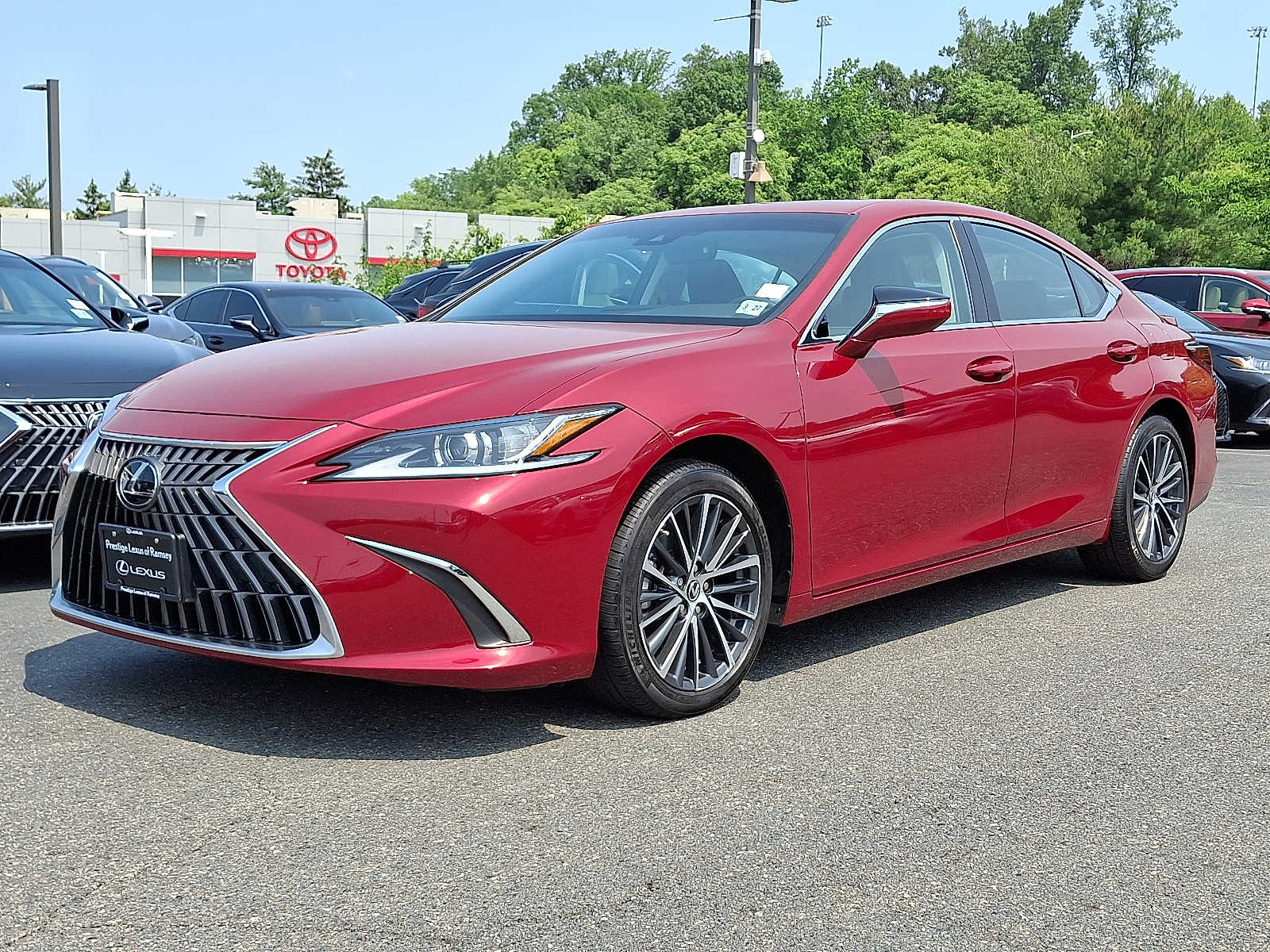 2022 Lexus ES 350 Hero Image