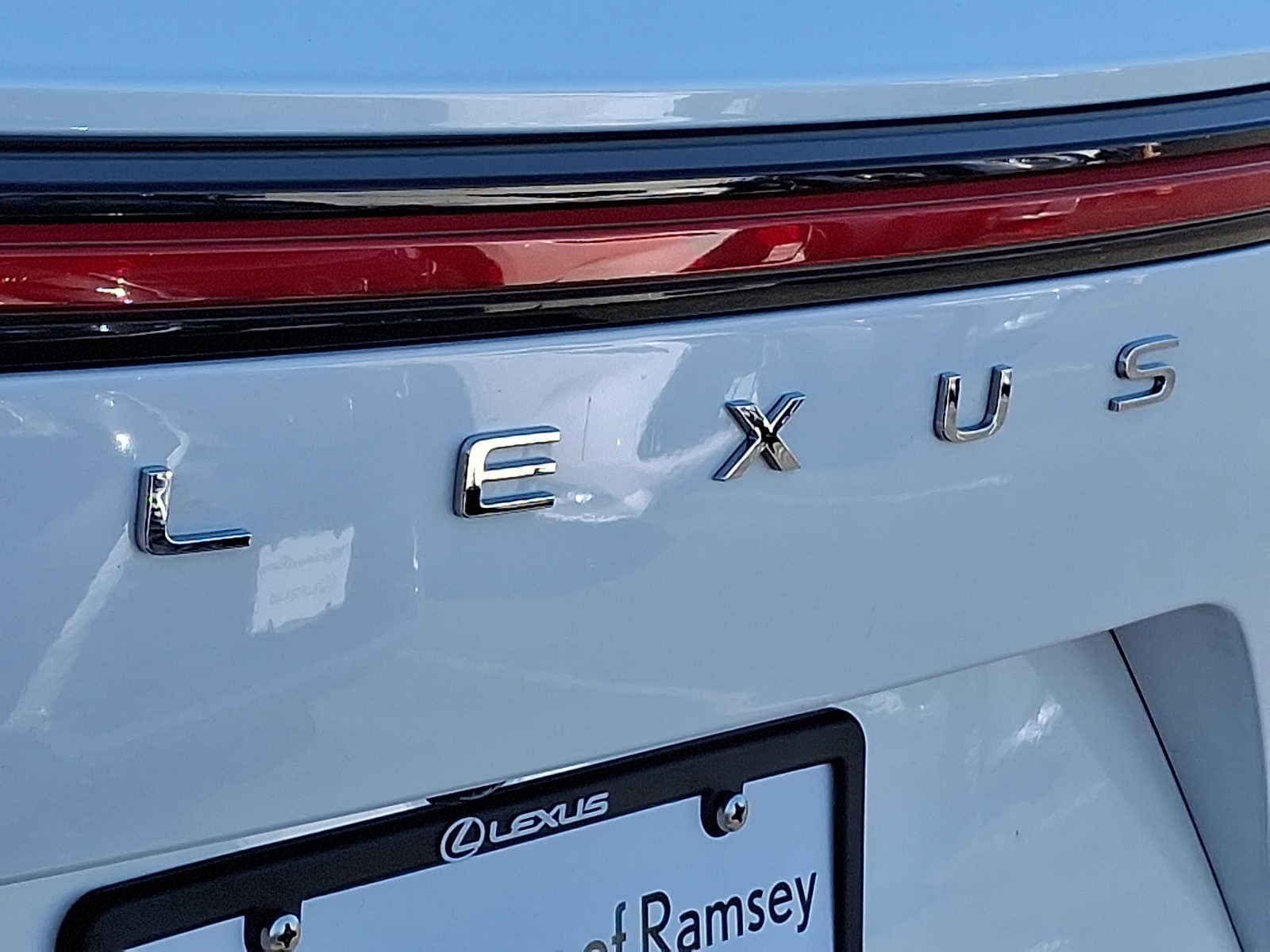 Thumbnail: 2024 Lexus ES - 28