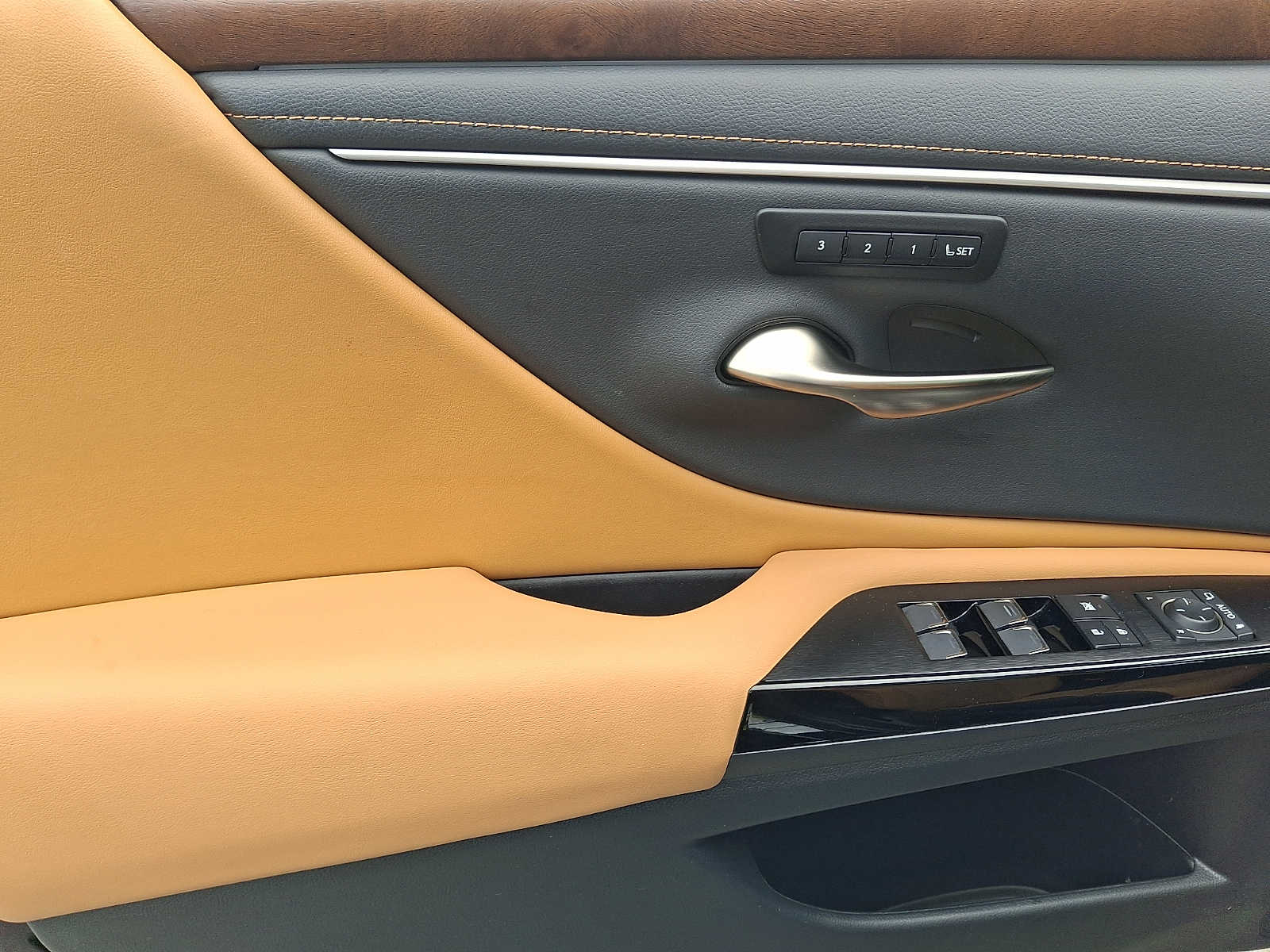 Thumbnail: 2023 Lexus ES - 8