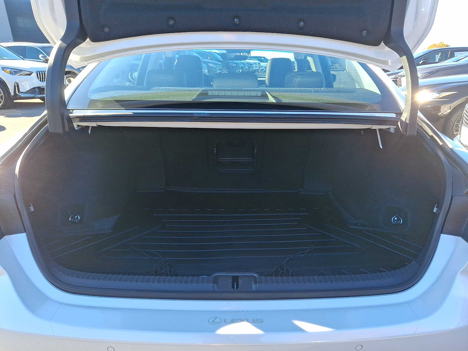 Thumbnail: 2020 Lexus ES - 27