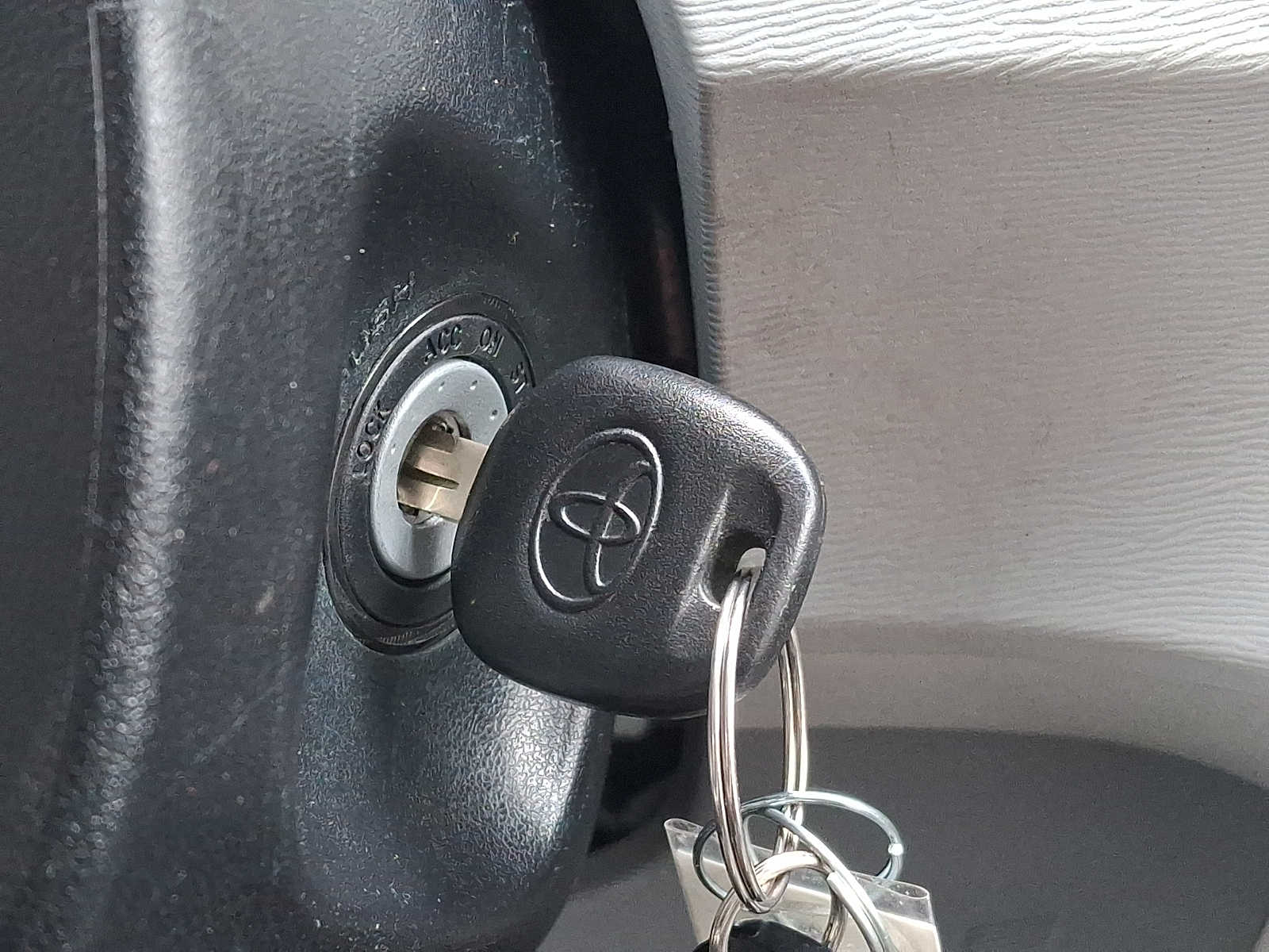 Thumbnail: 2012 Toyota Sienna - 26