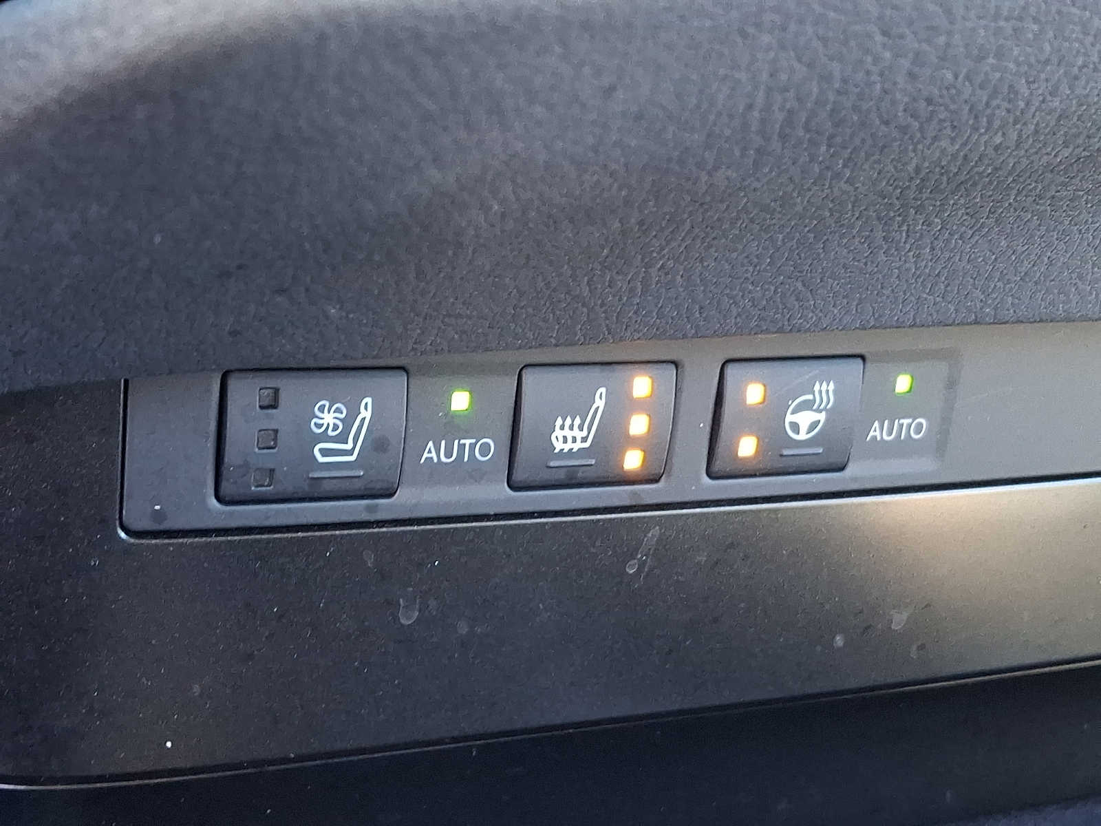 Thumbnail: 2023 Lexus ES - 21