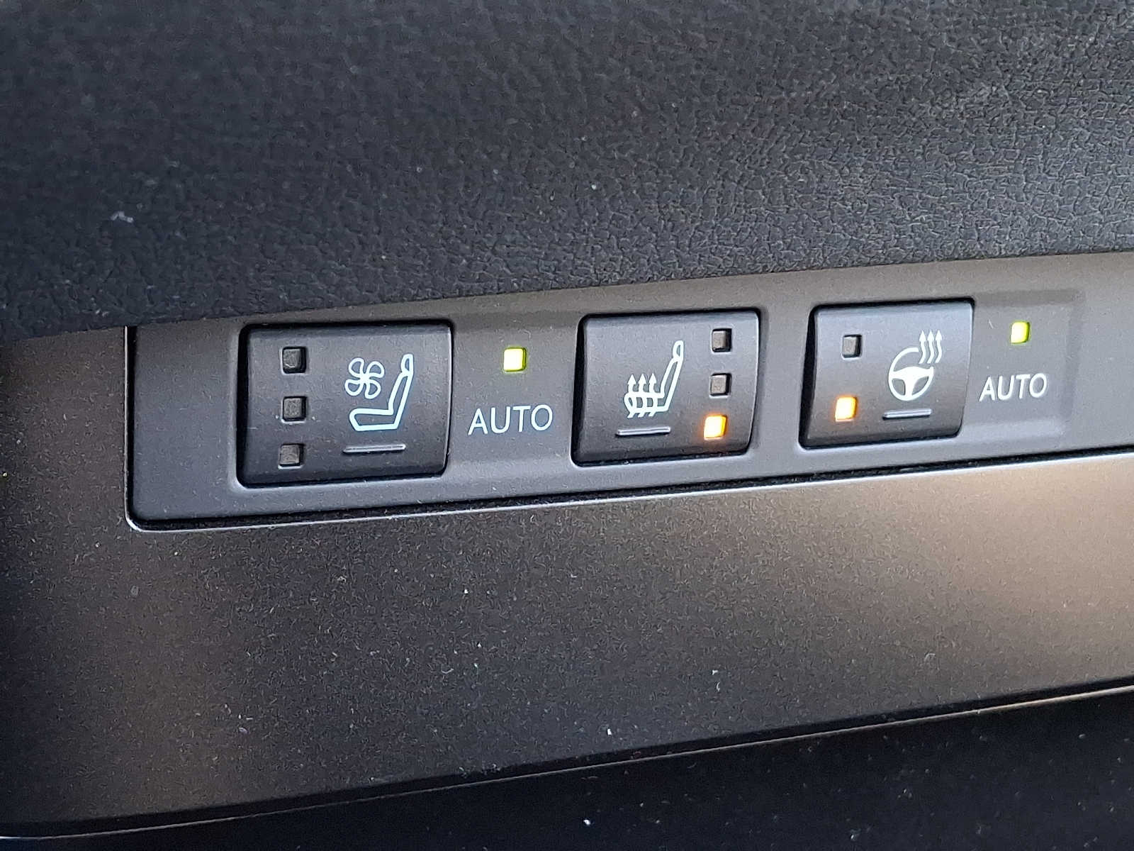 Thumbnail: 2025 Lexus ES - 22