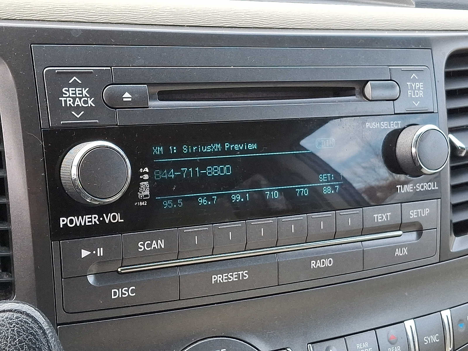 Thumbnail: 2014 Toyota Sienna - 15