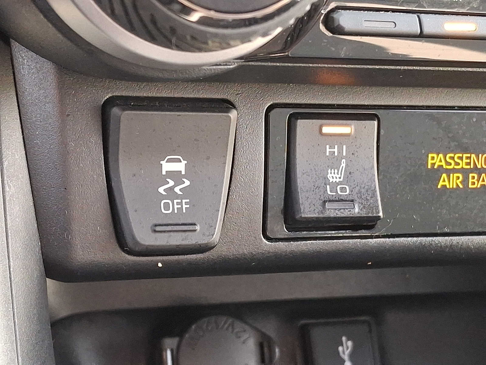 Thumbnail: 2022 Toyota RAV4 - 22