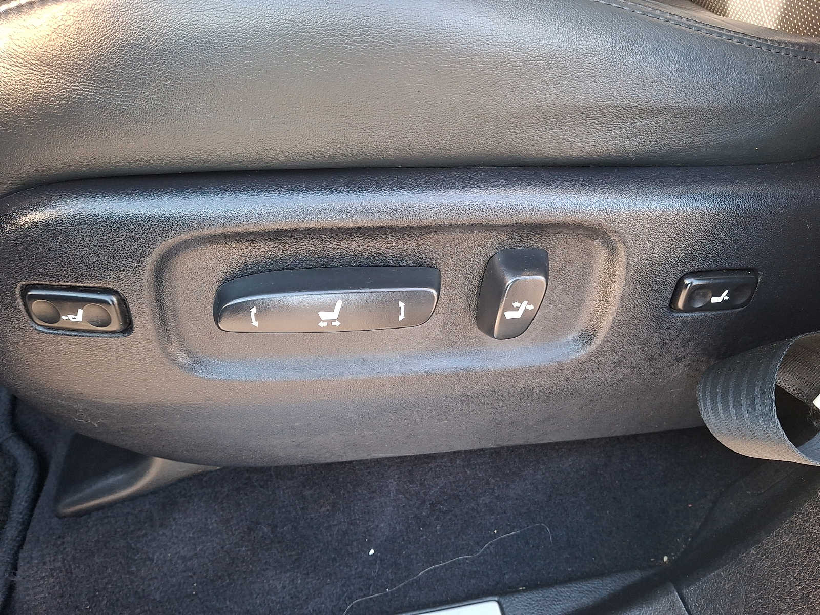 Thumbnail: 2011 Lexus LX - 14