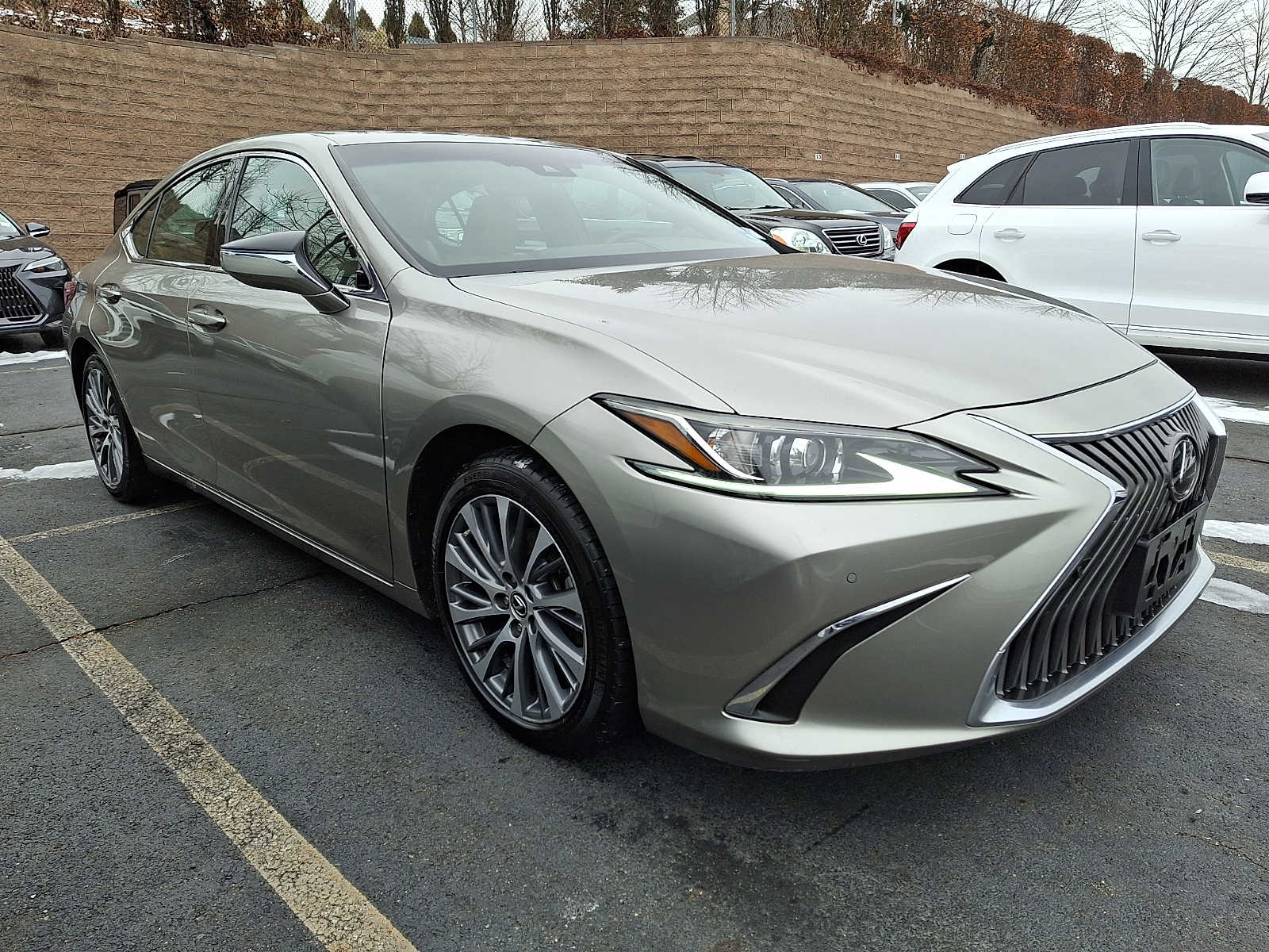 Thumbnail: 2019 Lexus ES - 3