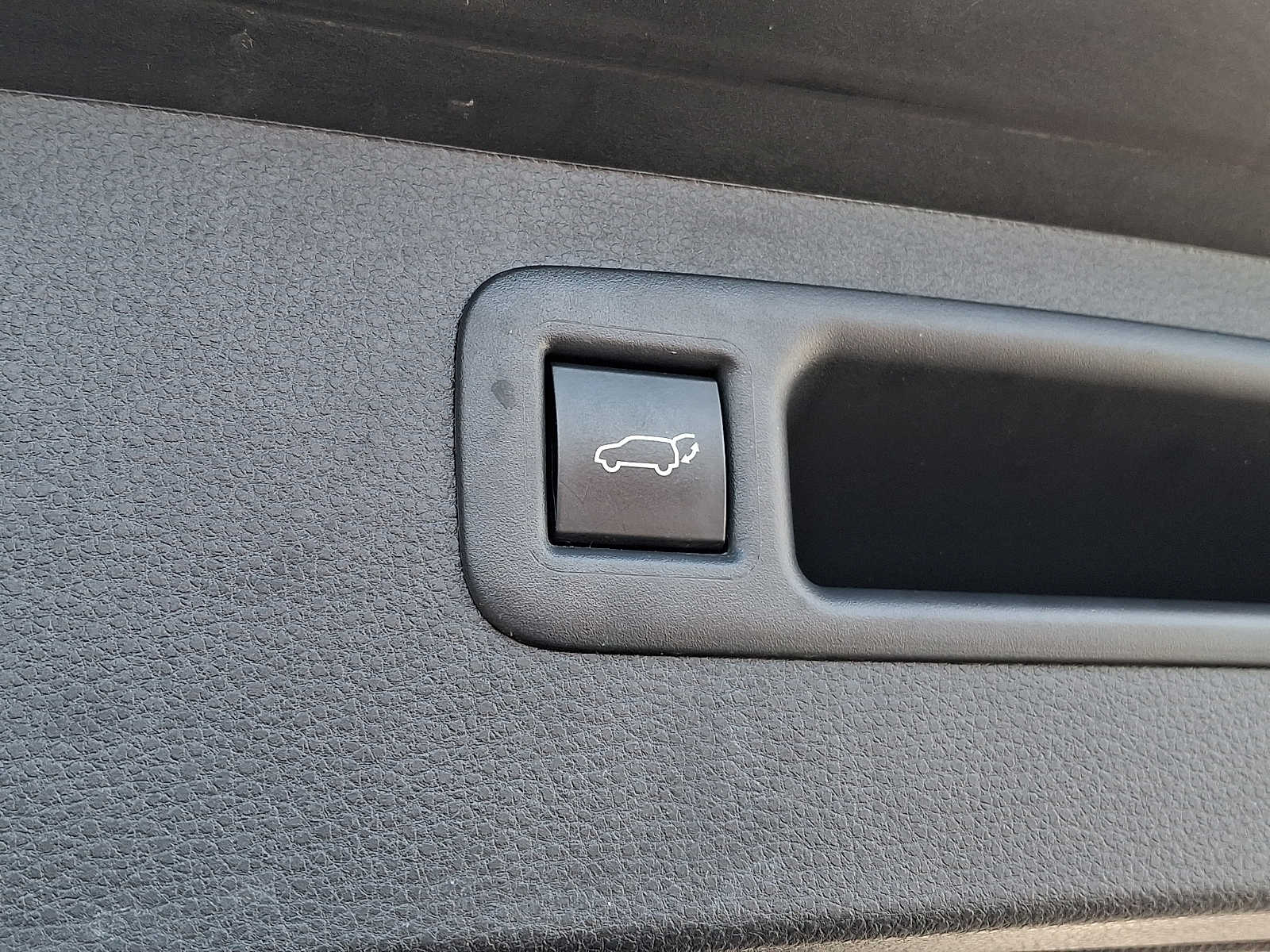 Thumbnail: 2023 Toyota Highlander - 29